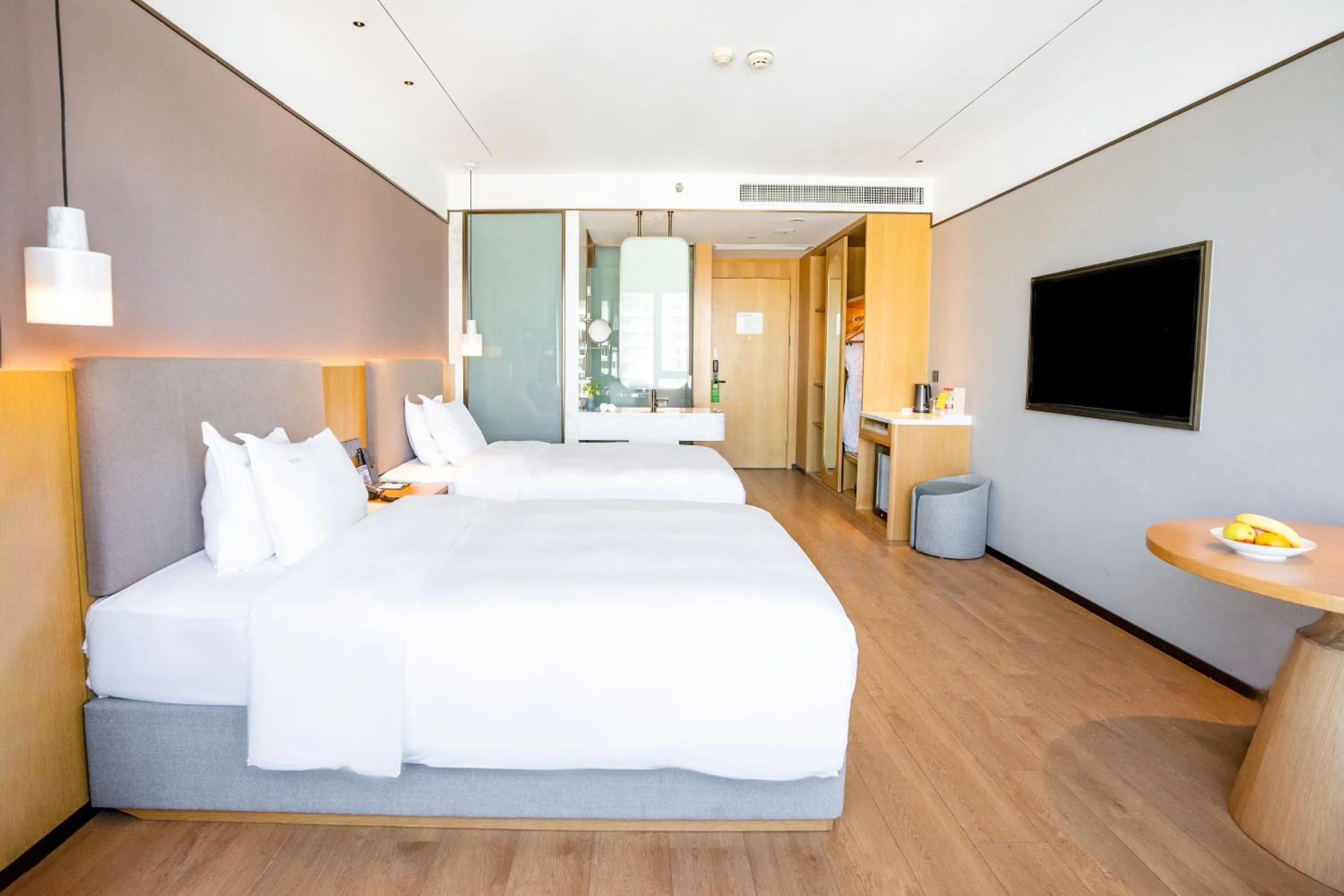 Bed in Holiday Inn One Thousand Island Lake by IHG