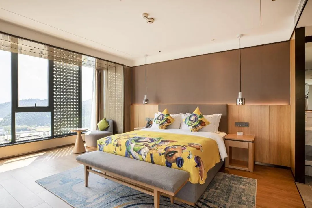 Bed in Holiday Inn One Thousand Island Lake by IHG