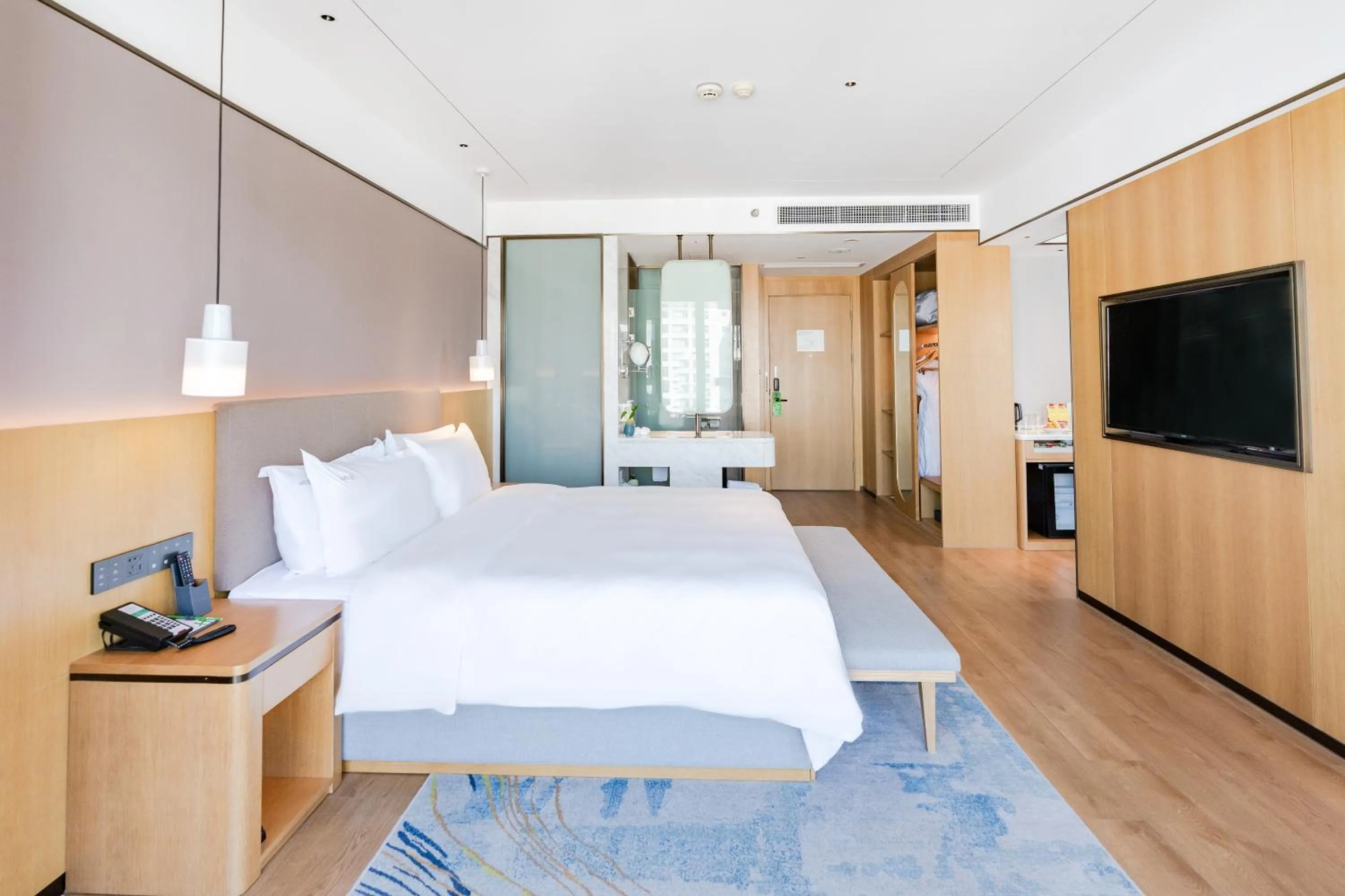 Bed in Holiday Inn One Thousand Island Lake by IHG