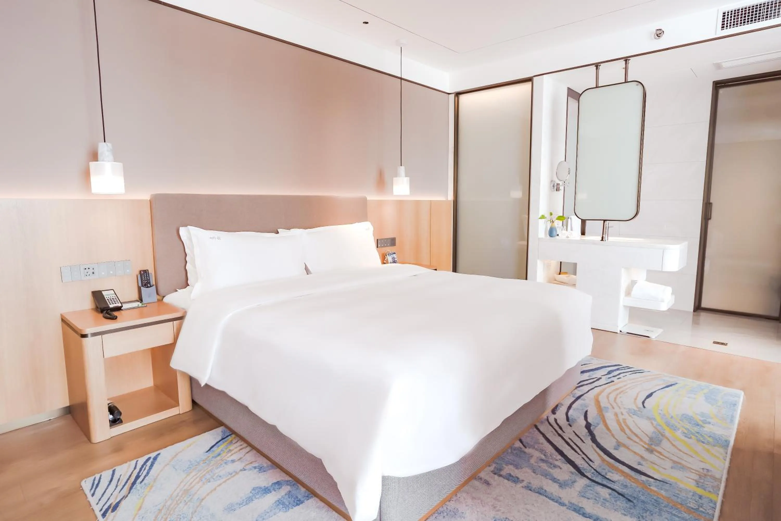 Bed in Holiday Inn One Thousand Island Lake by IHG