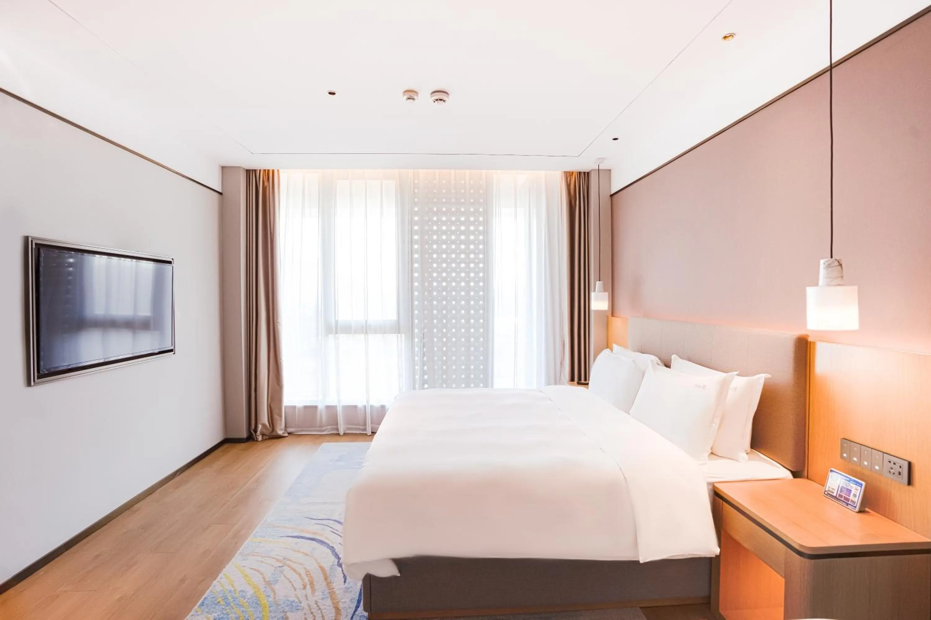 Bed in Holiday Inn One Thousand Island Lake by IHG