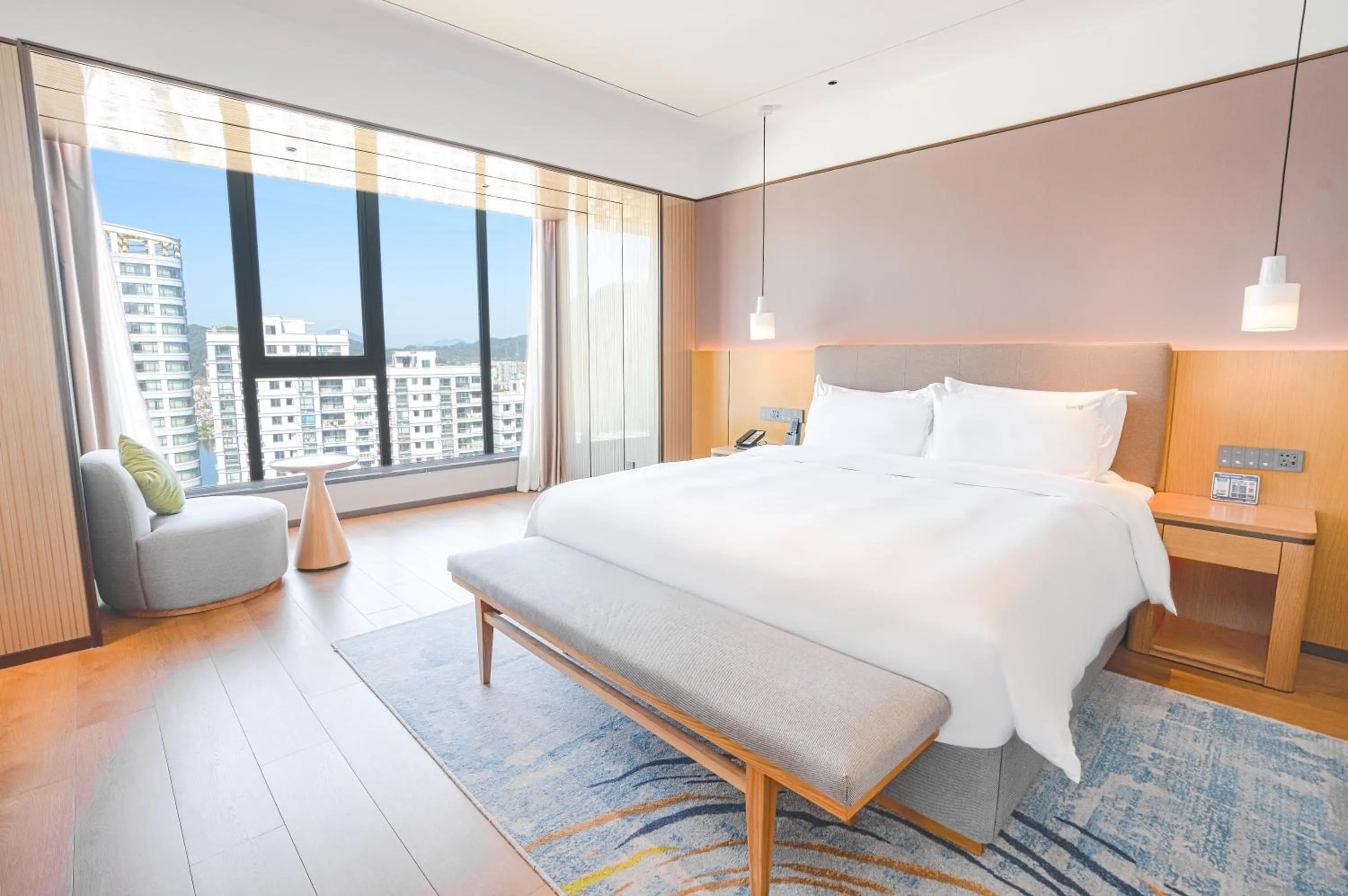 Bed in Holiday Inn One Thousand Island Lake by IHG