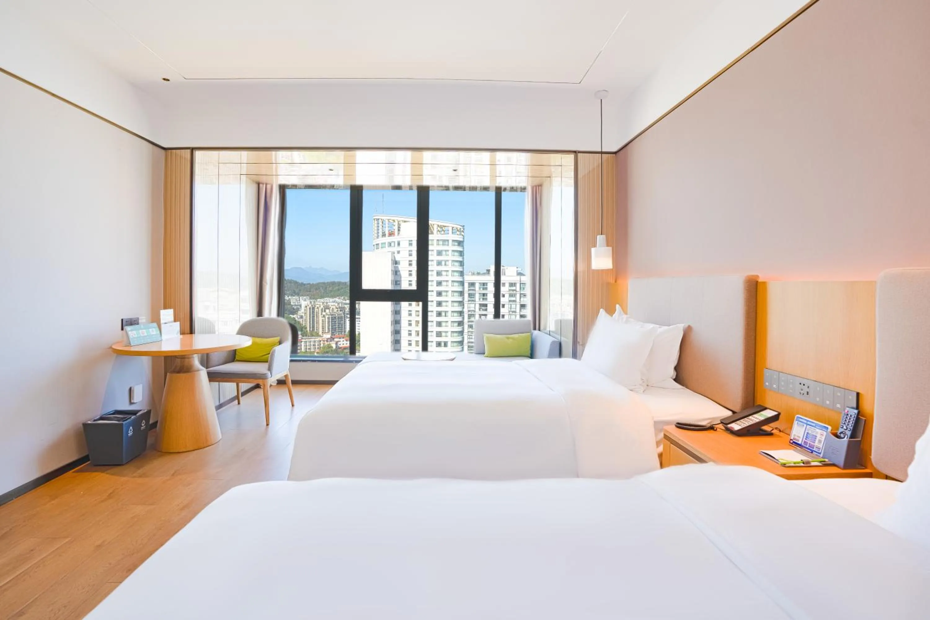 Bed in Holiday Inn One Thousand Island Lake by IHG