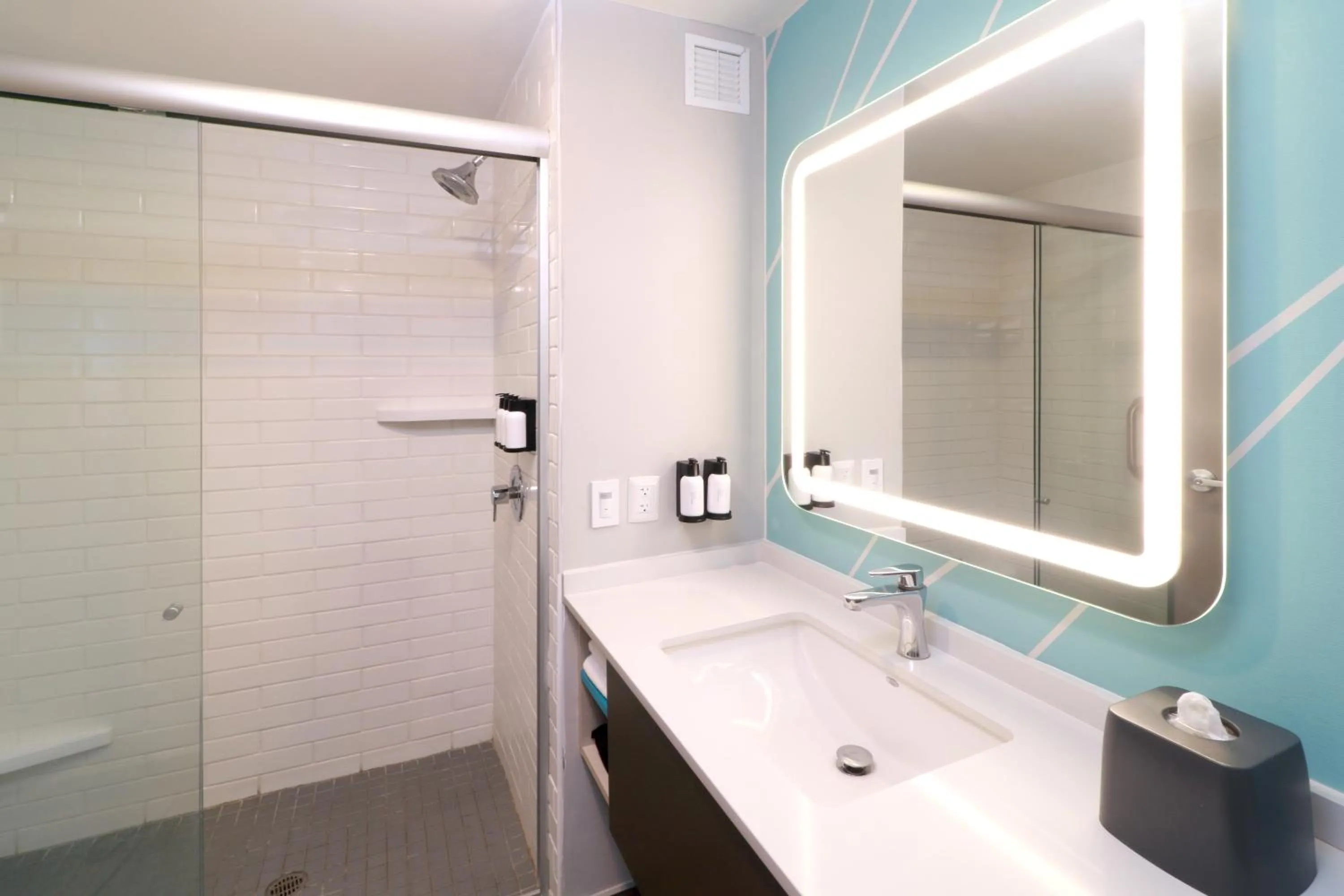 Shower in avid hotels - Tijuana - Otay by IHG