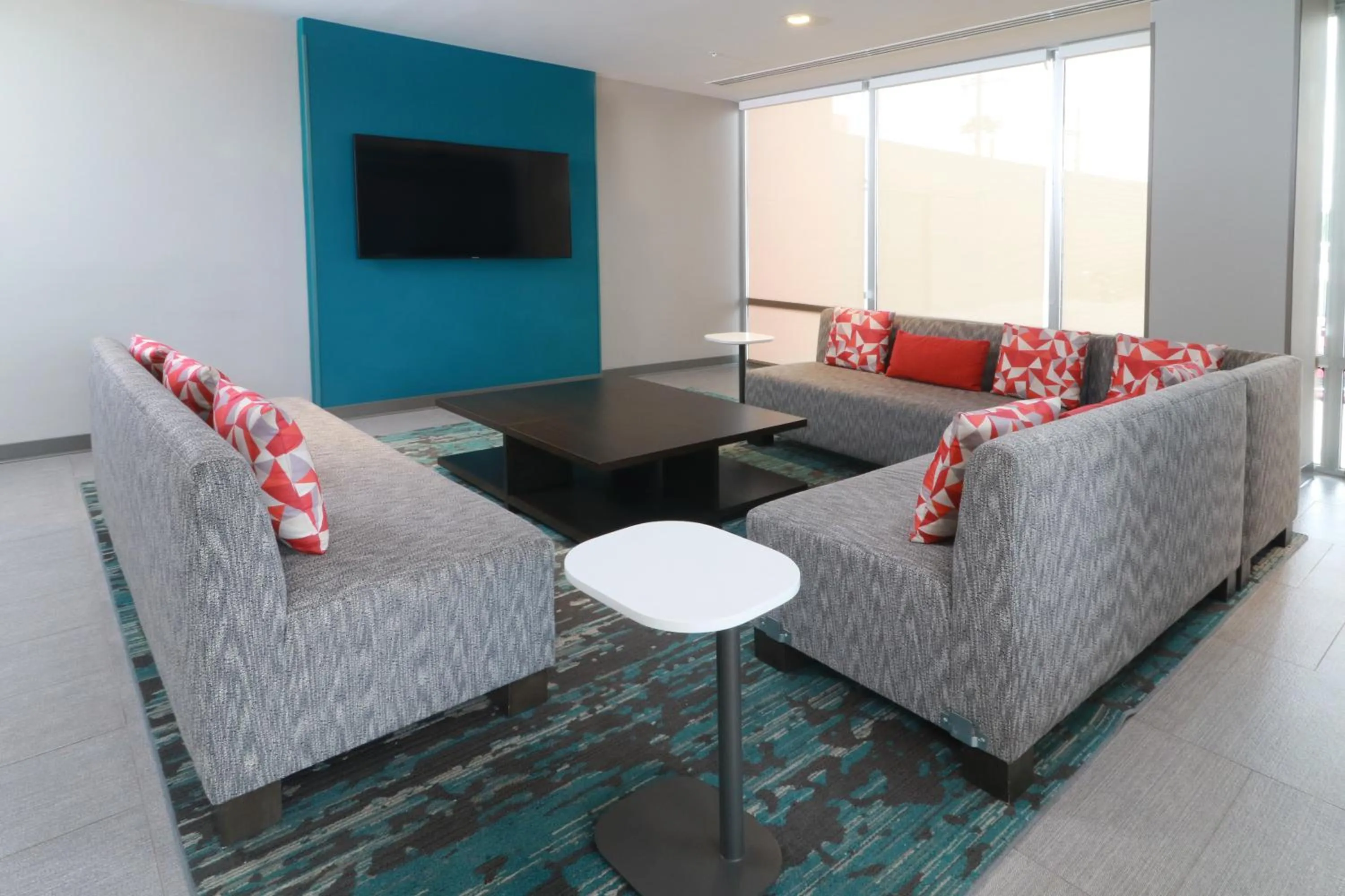 Communal lounge/ TV room in avid hotels - Tijuana - Otay by IHG