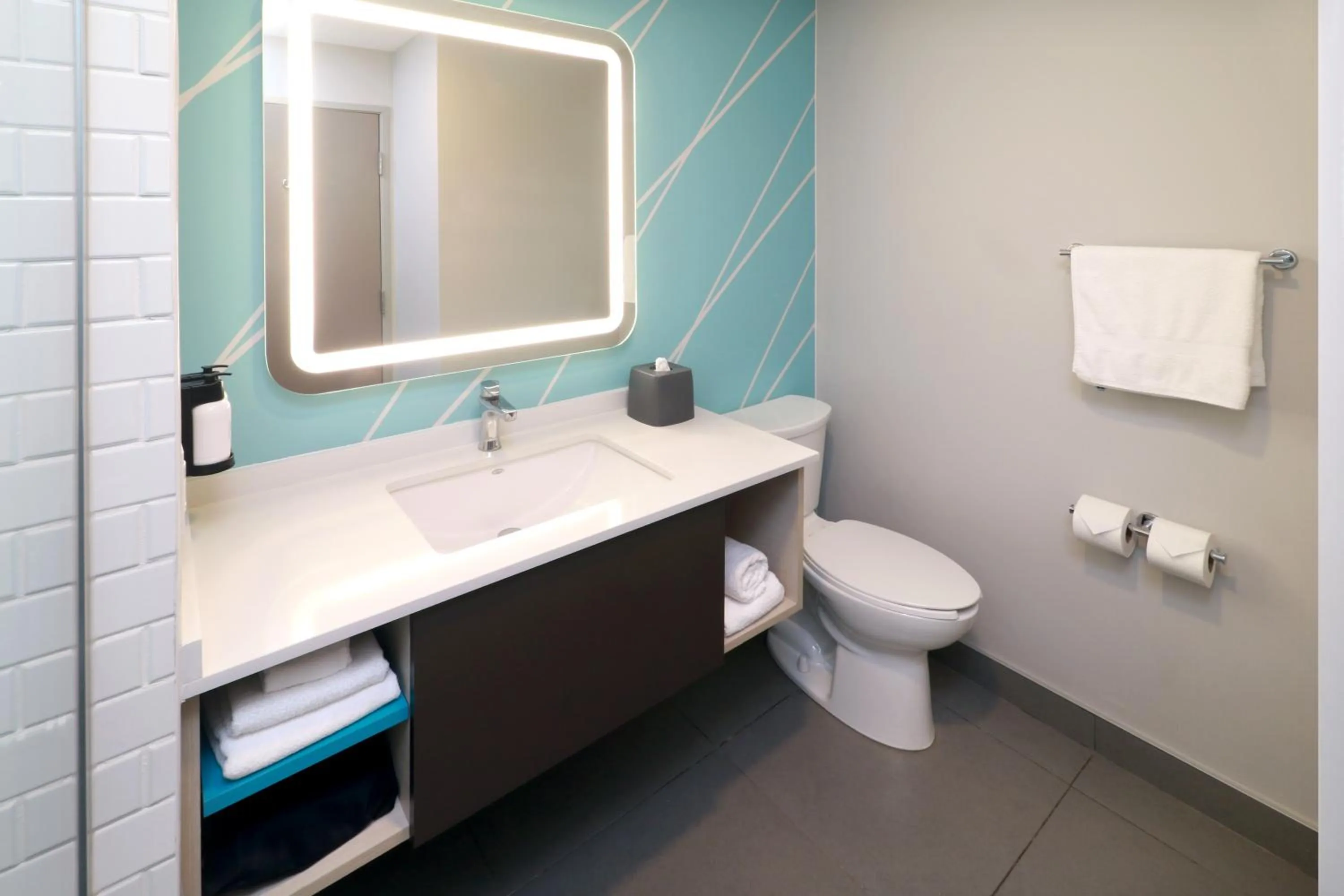 Toilet in avid hotels - Tijuana - Otay by IHG