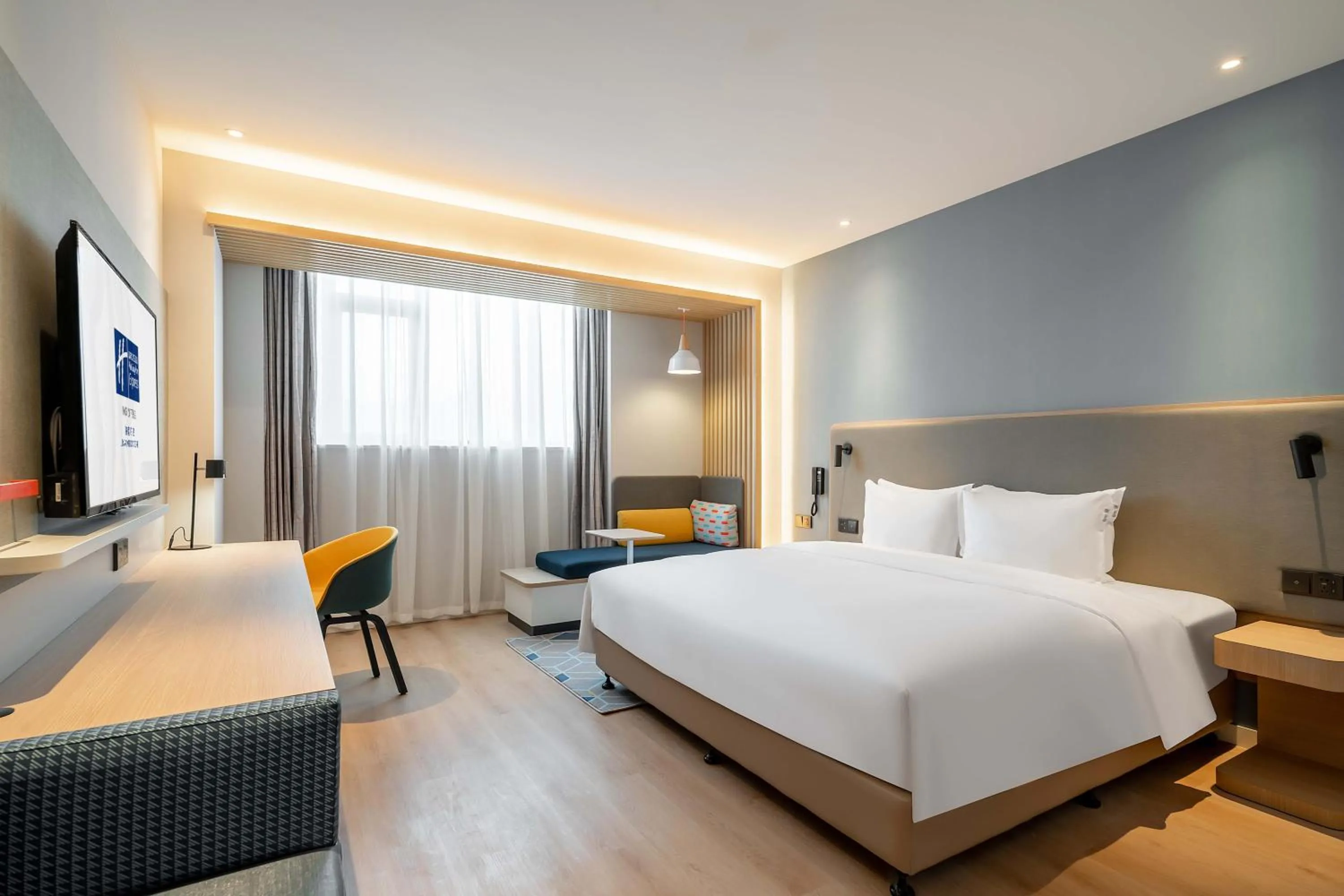 Bed in Holiday Inn Express Jinan Airport Zone by IHG