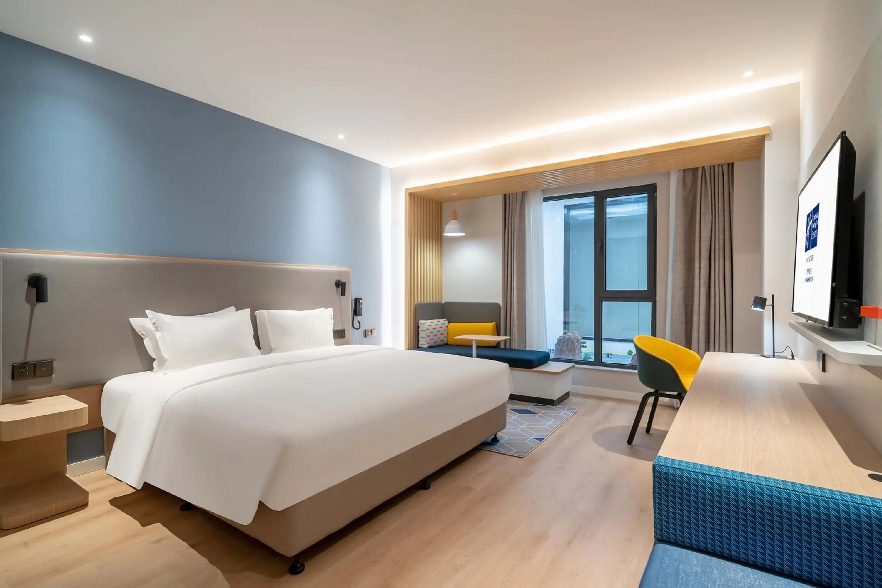 Bed in Holiday Inn Express Jinan Airport Zone by IHG