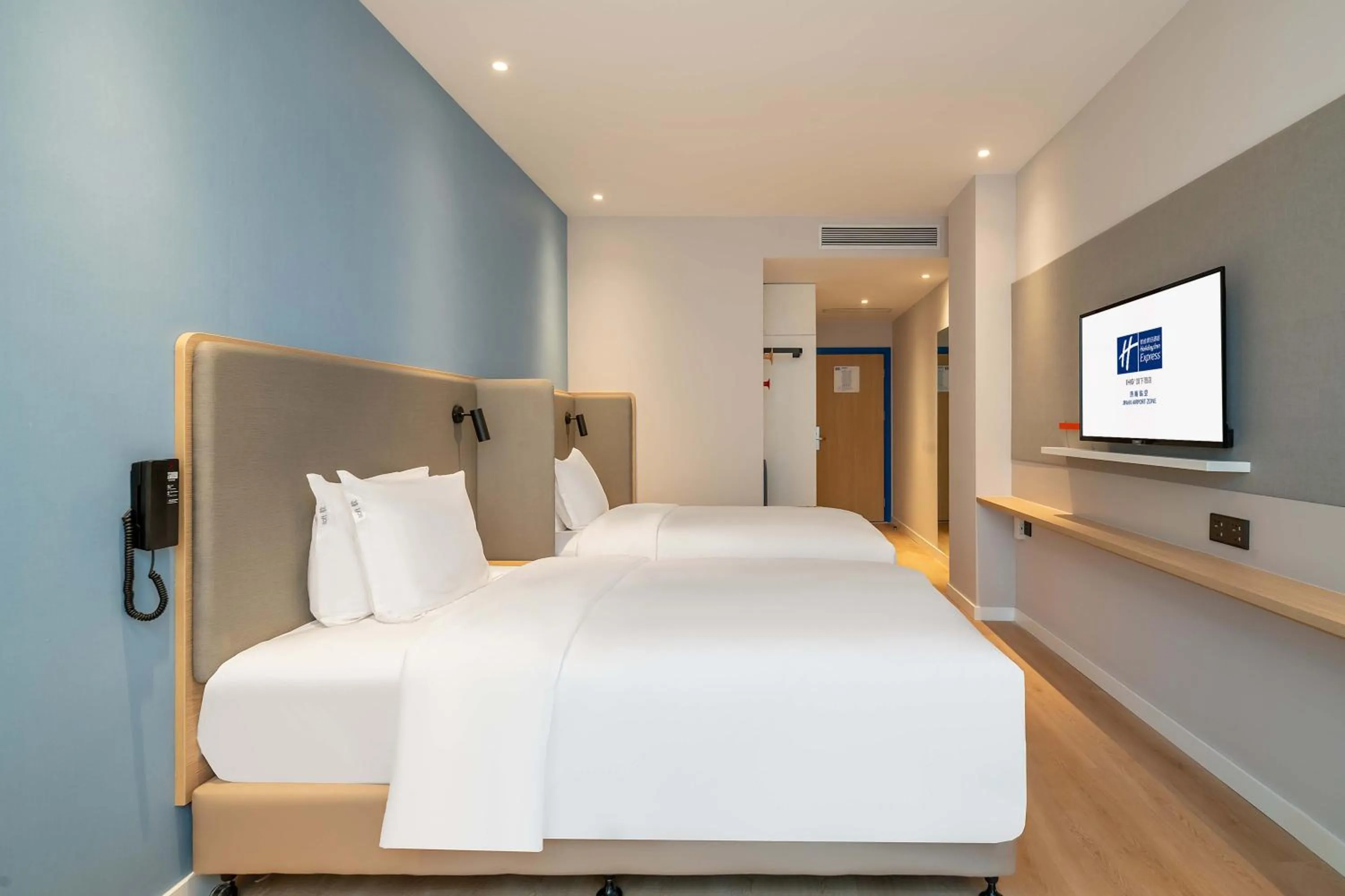 Bed in Holiday Inn Express Jinan Airport Zone by IHG