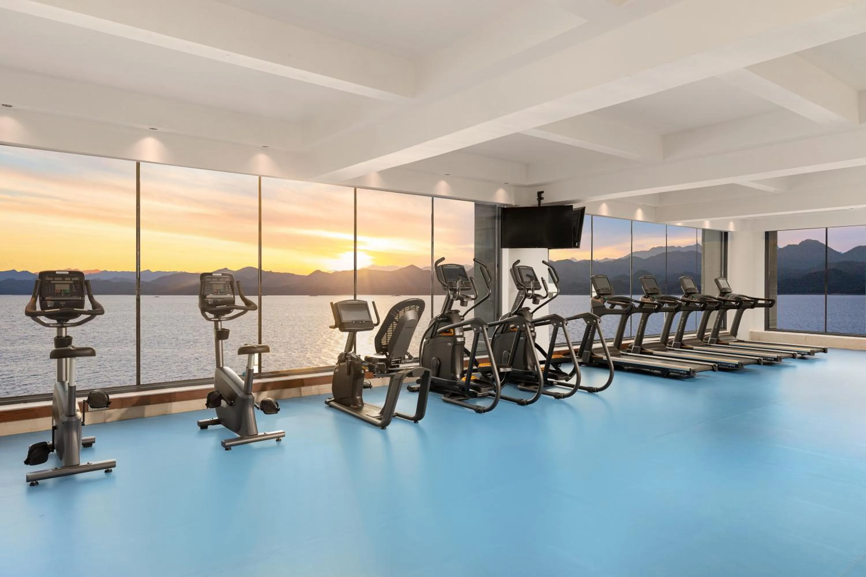 Fitness centre/facilities in voco Thousand Island Lake by IHG
