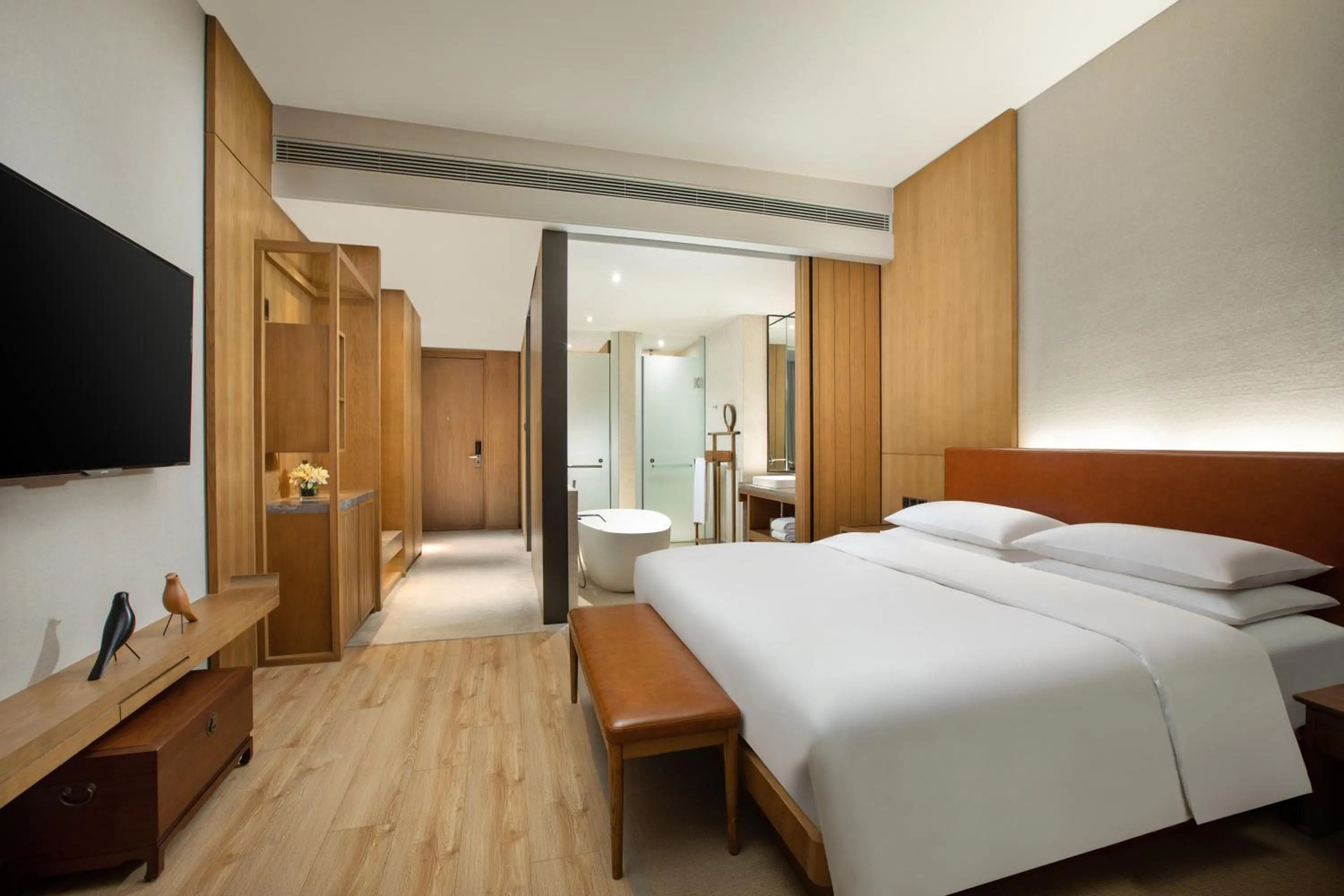 Photo of the whole room, Bed in voco Thousand Island Lake by IHG