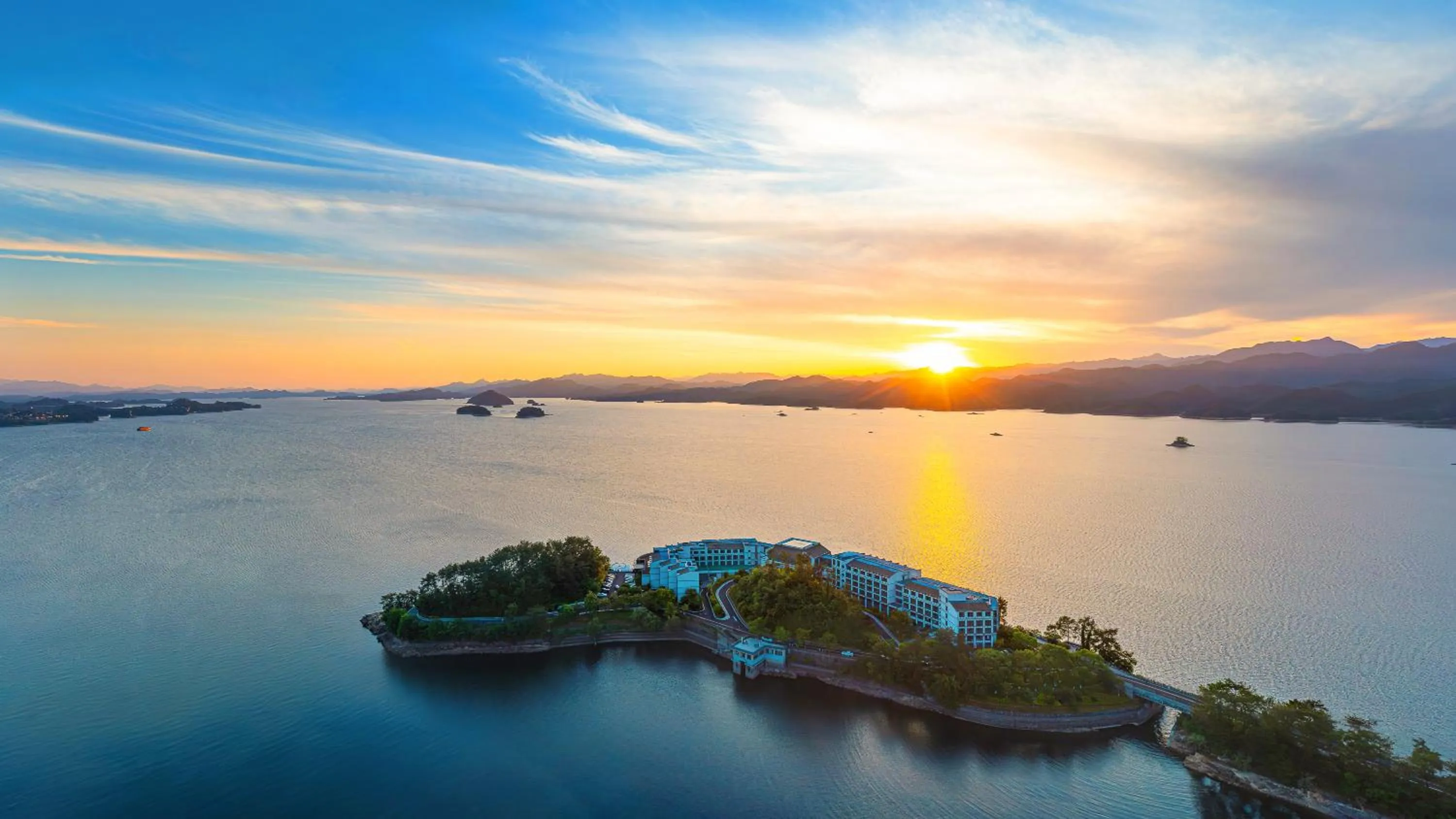 voco Thousand Island Lake by IHG