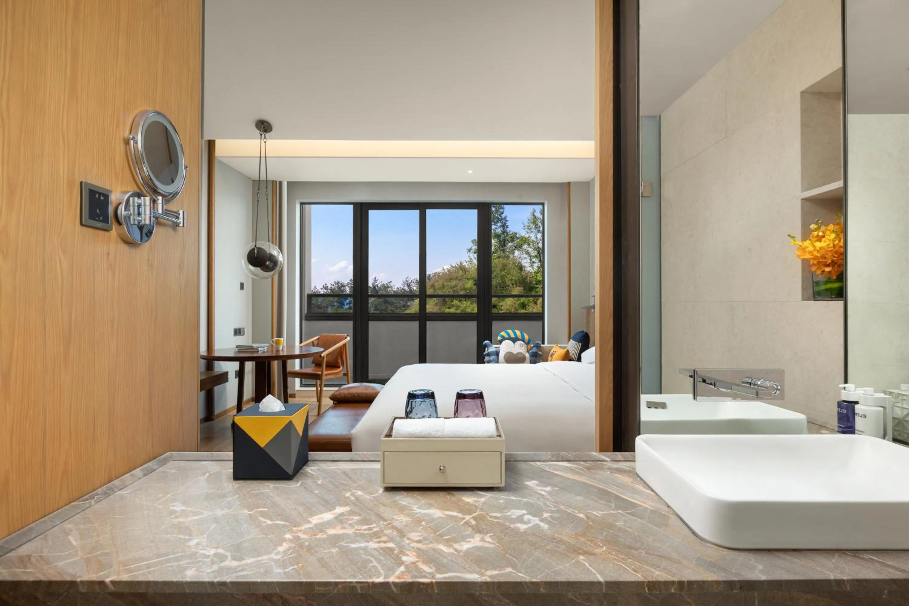 Photo of the whole room in voco Thousand Island Lake by IHG