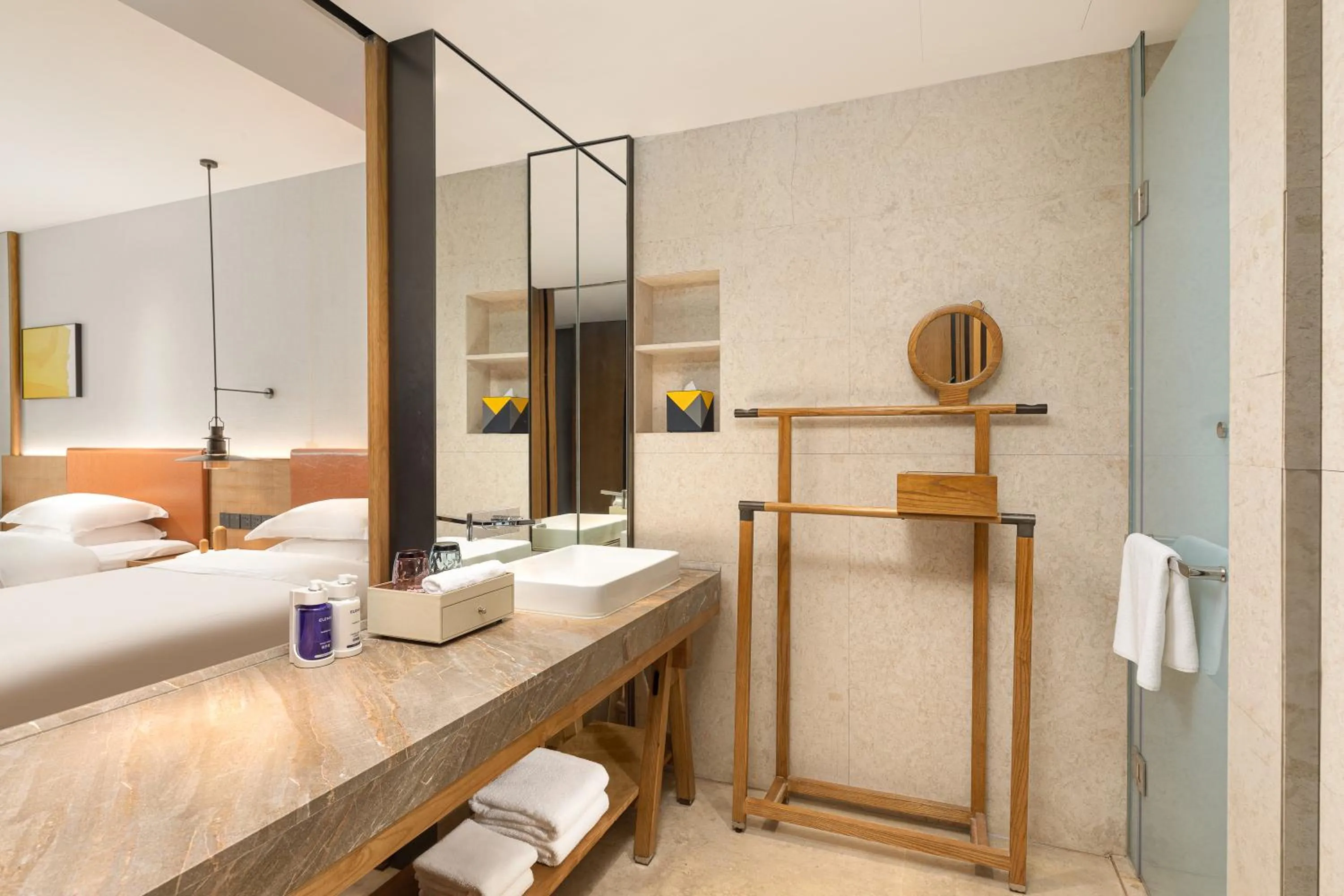 Toilet, Bed in voco Thousand Island Lake by IHG