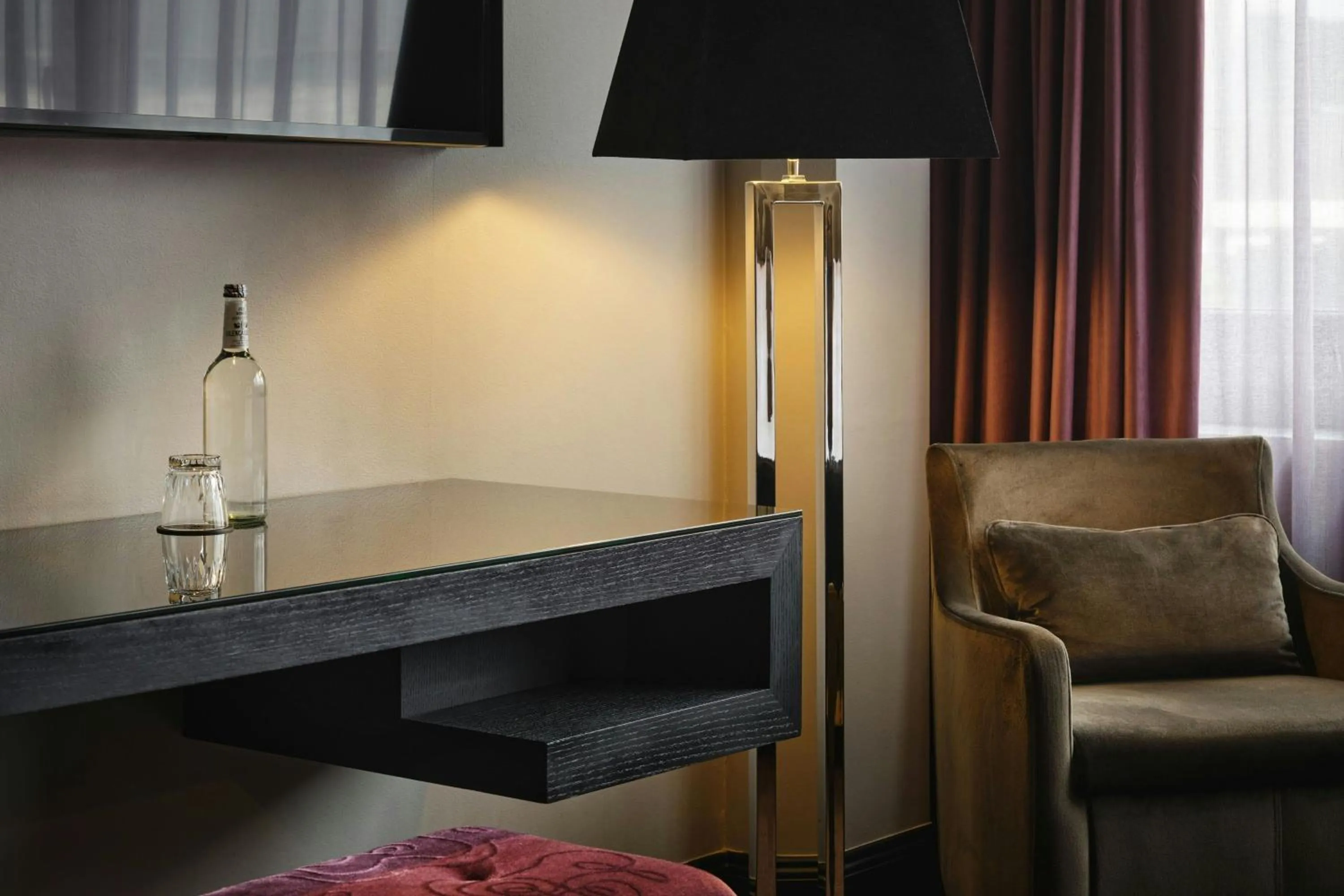 Lounge or bar in Roomers Frankfurt Central, Autograph Collection