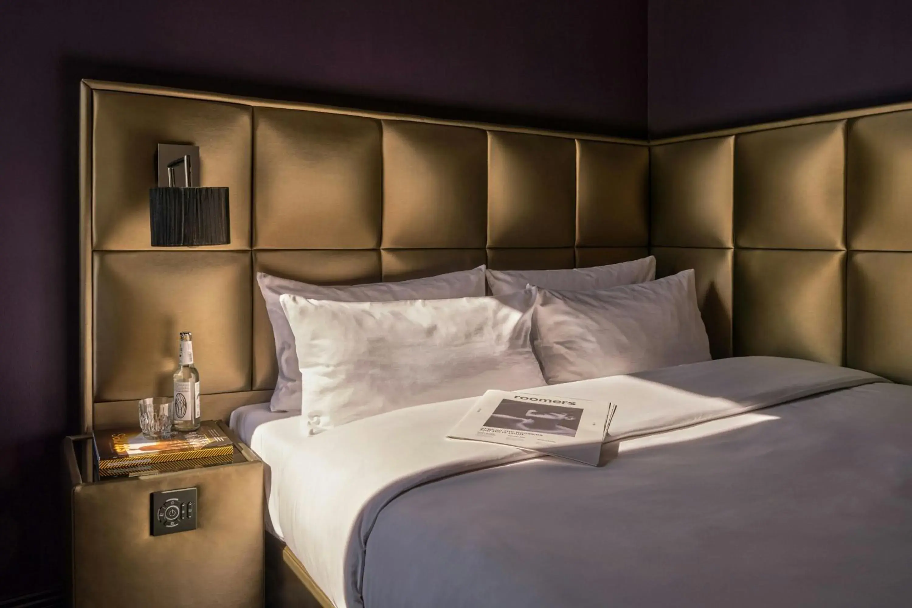 Petite Queen Room in Roomers Frankfurt Central, Autograph Collection Petite Queen Room in Roomers Frankfurt Central, Autograph Collection