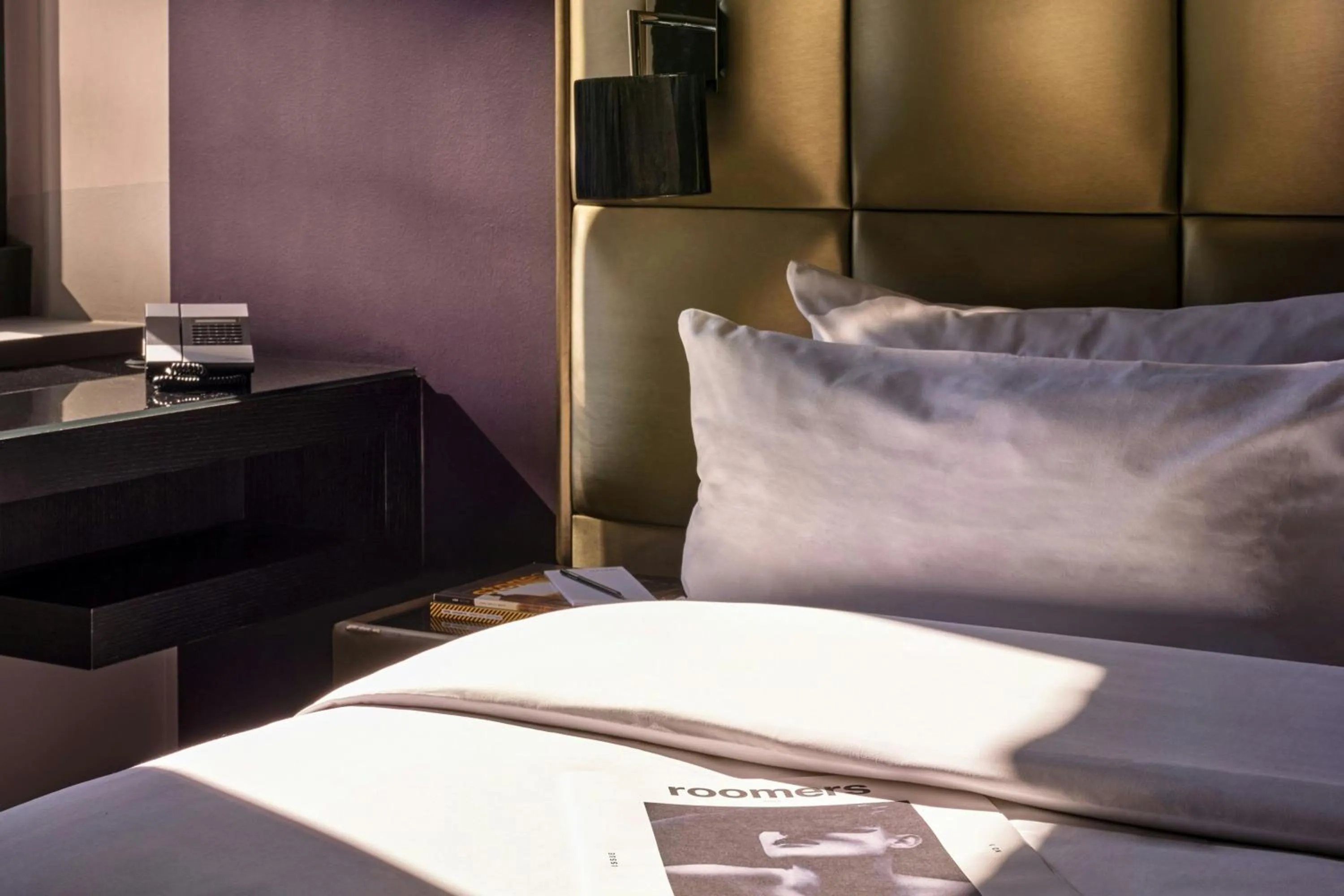 Photo of the whole room, Bed in Roomers Frankfurt Central, Autograph Collection