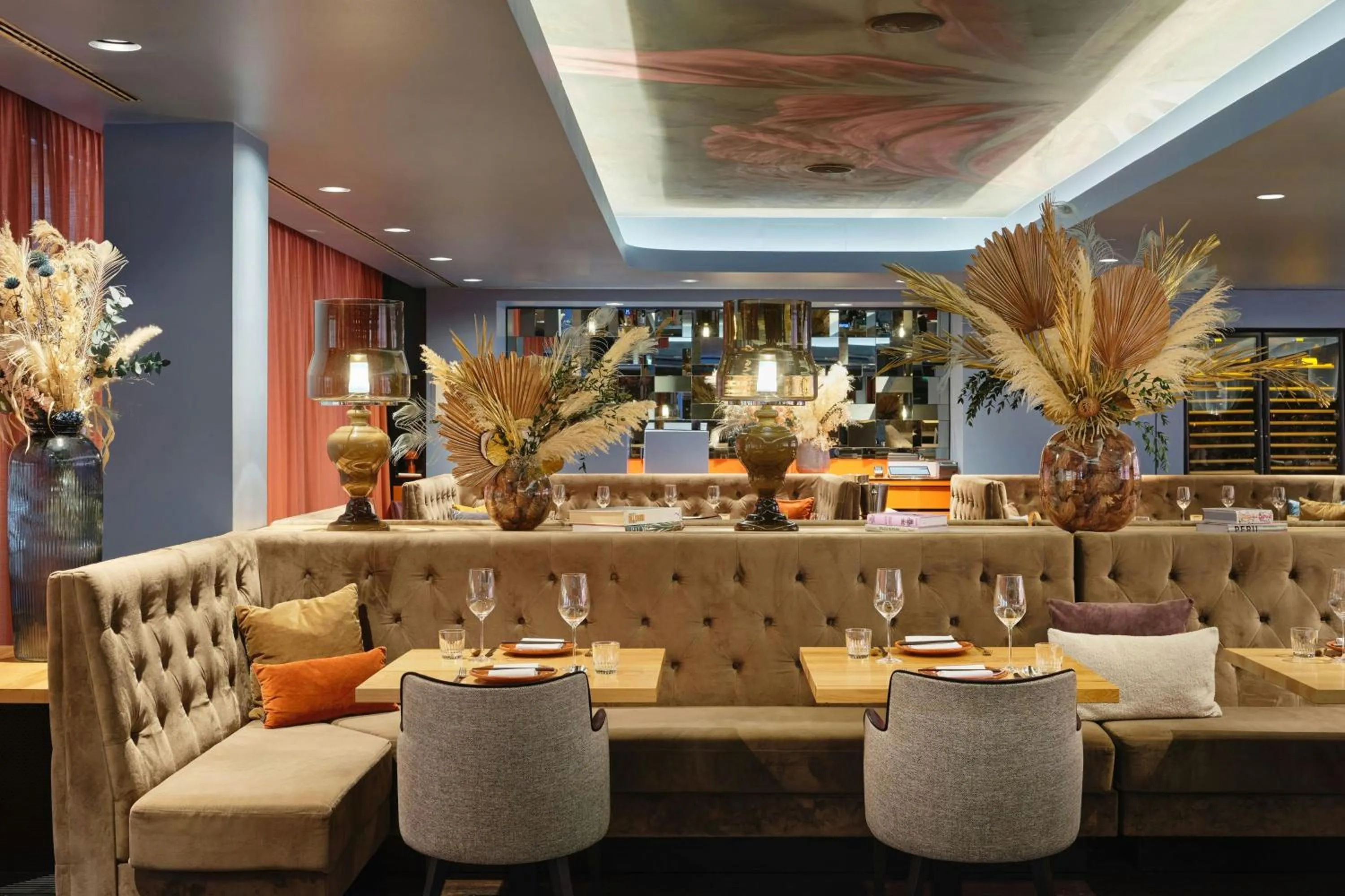 Restaurant/places to eat in Roomers Frankfurt Central, Autograph Collection