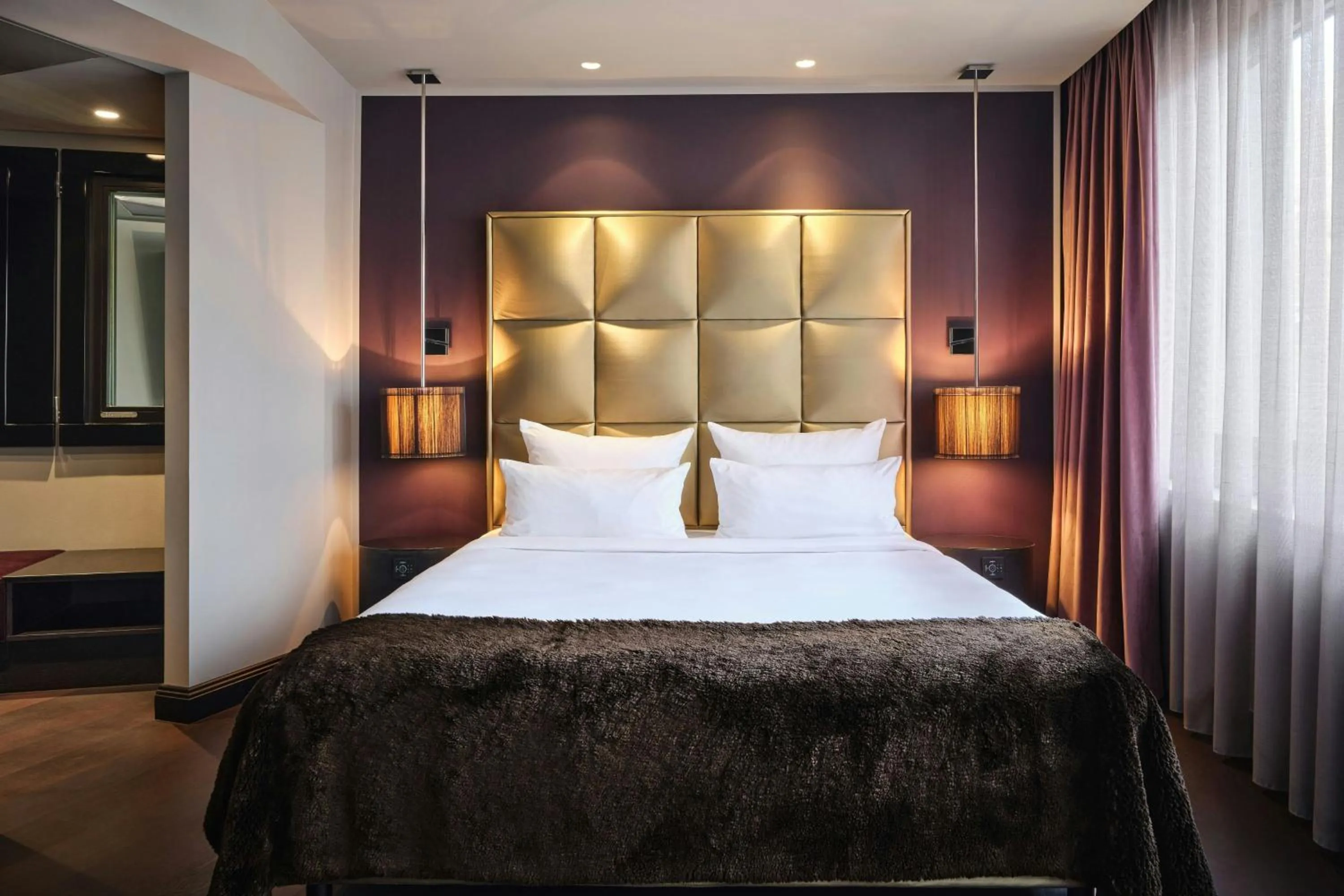 Photo of the whole room, Bed in Roomers Frankfurt Central, Autograph Collection