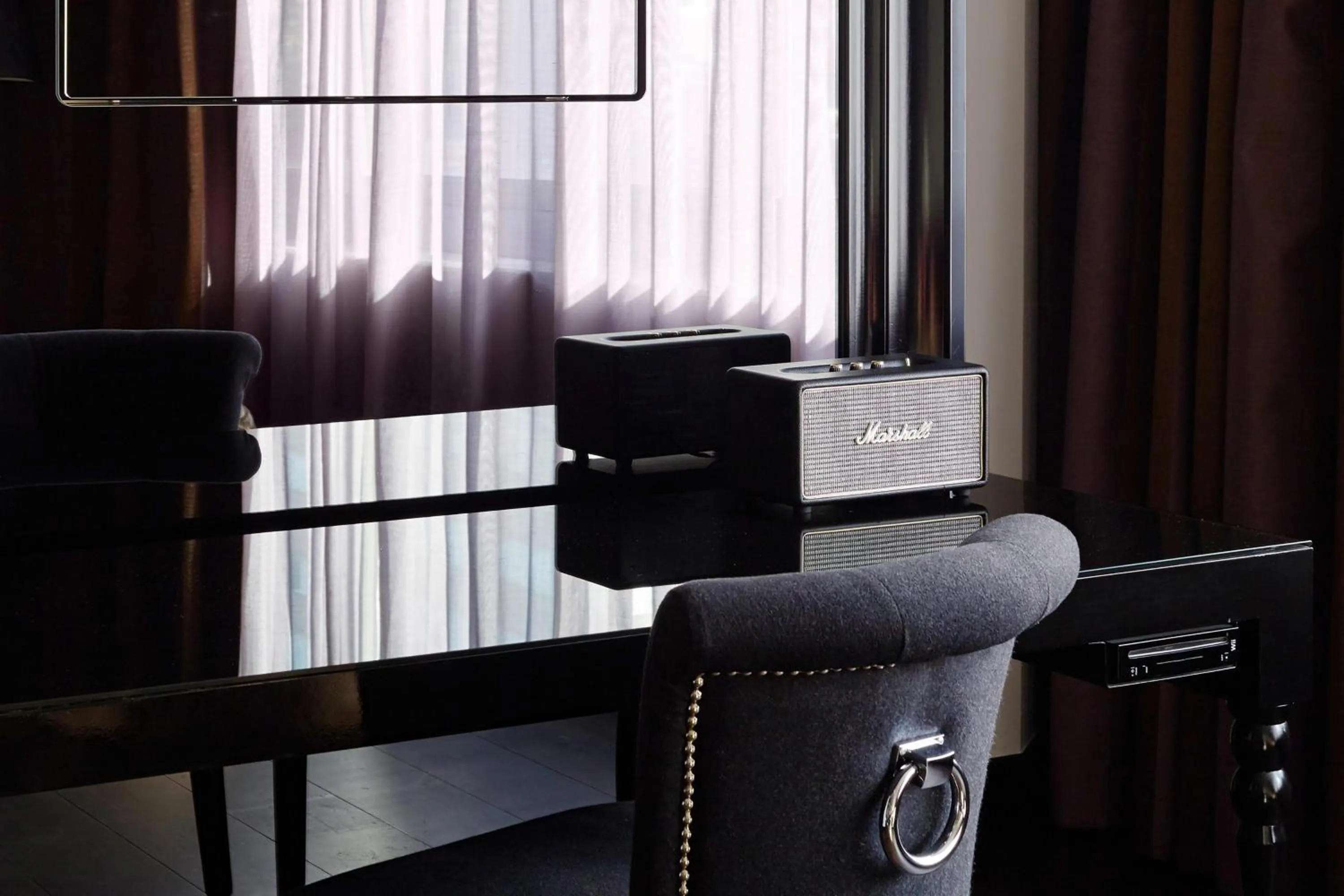 Bedroom in Roomers Frankfurt Central, Autograph Collection