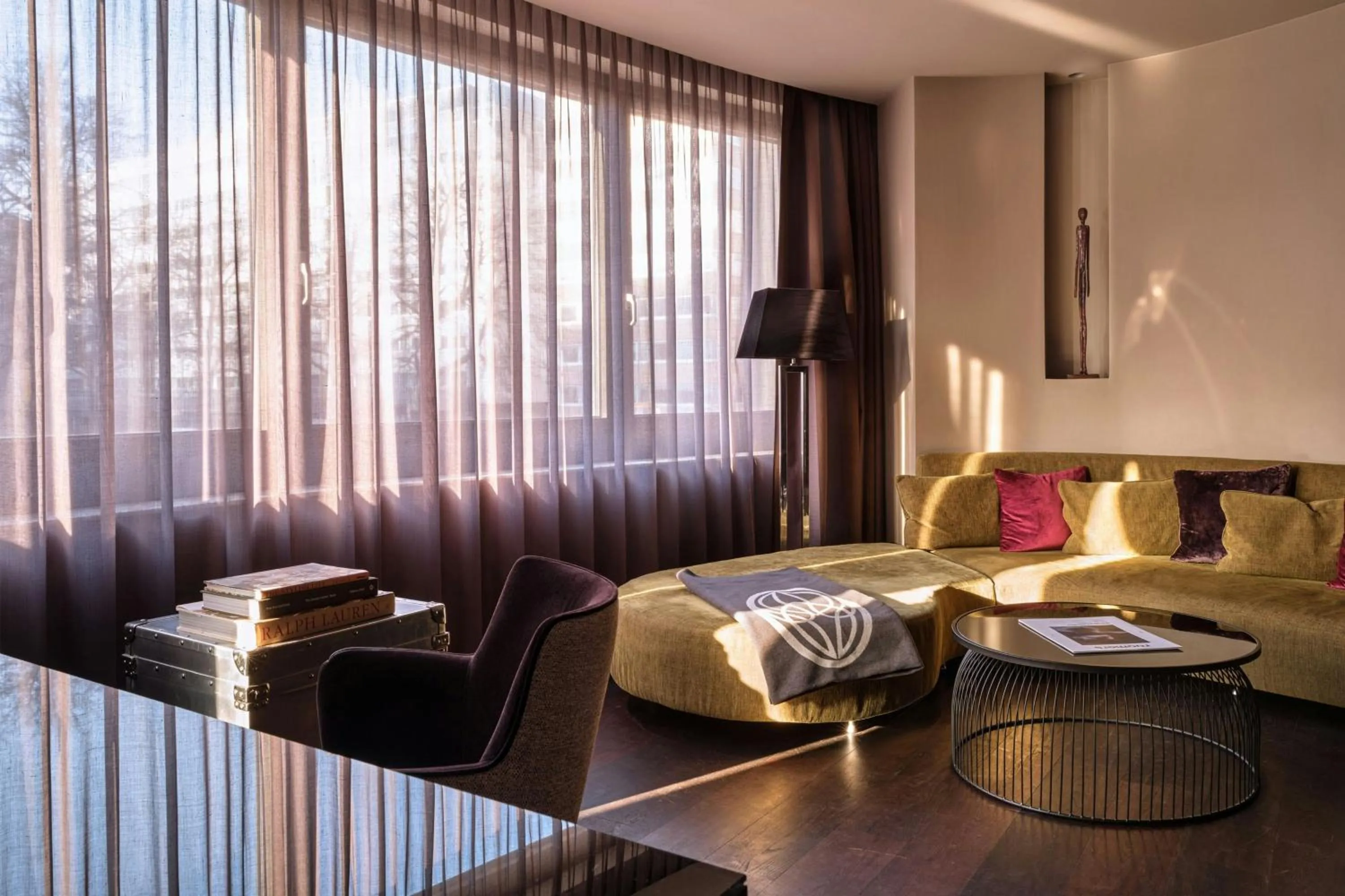 Bedroom in Roomers Frankfurt Central, Autograph Collection