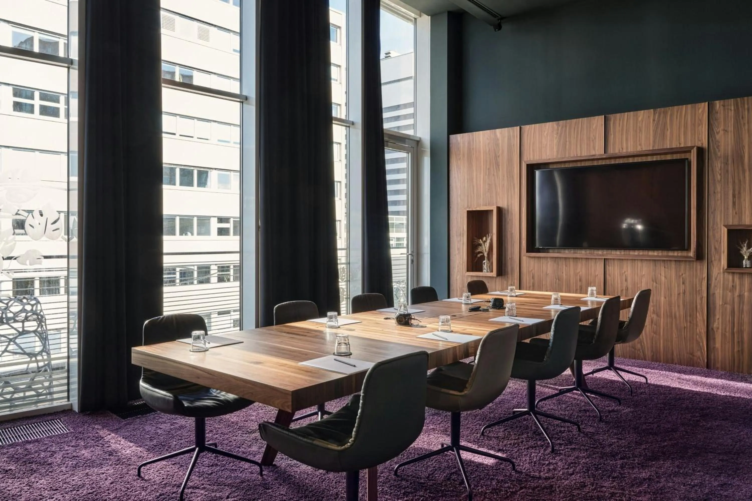 Meeting/conference room in Roomers Frankfurt Central, Autograph Collection