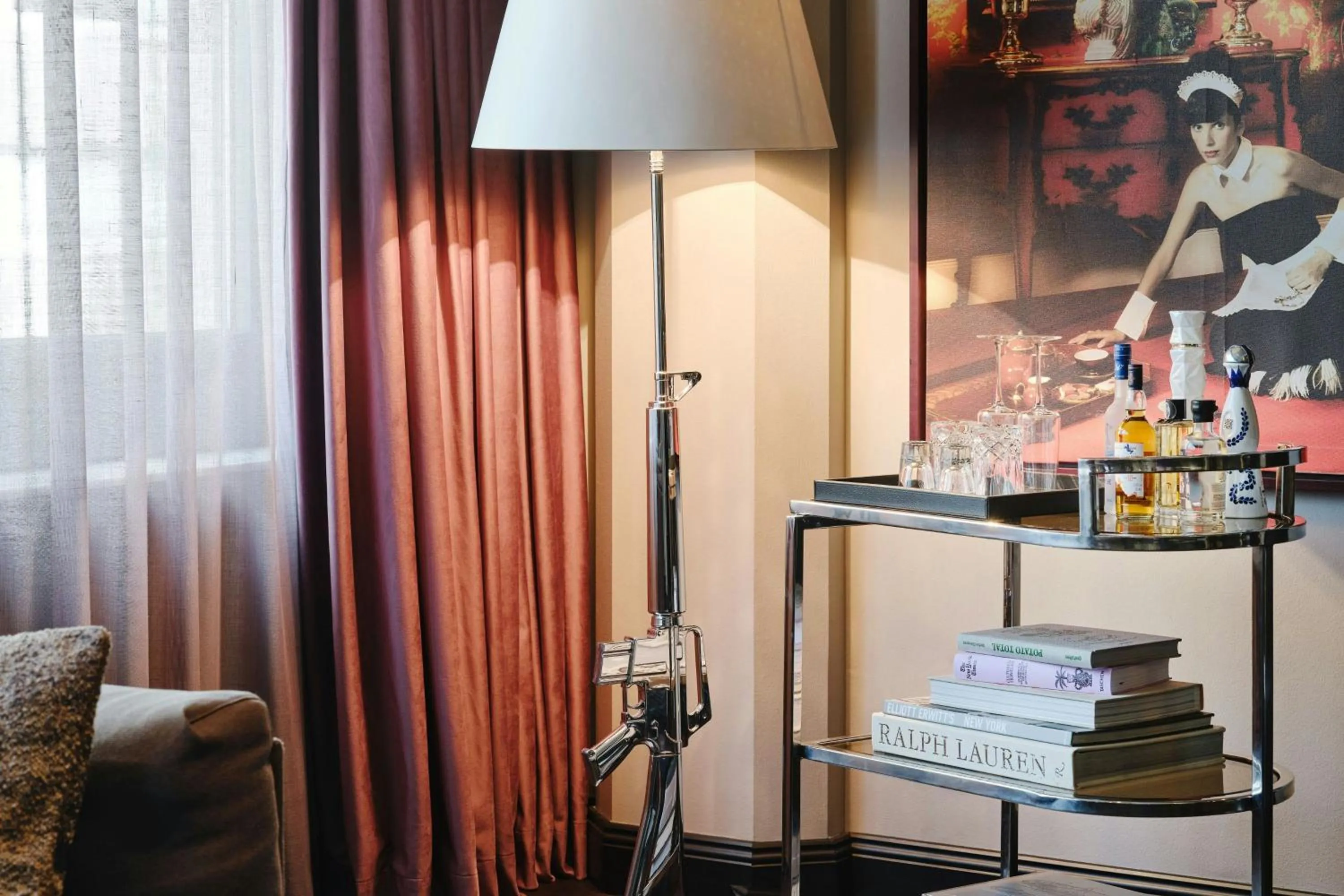 Lounge or bar in Roomers Frankfurt Central, Autograph Collection