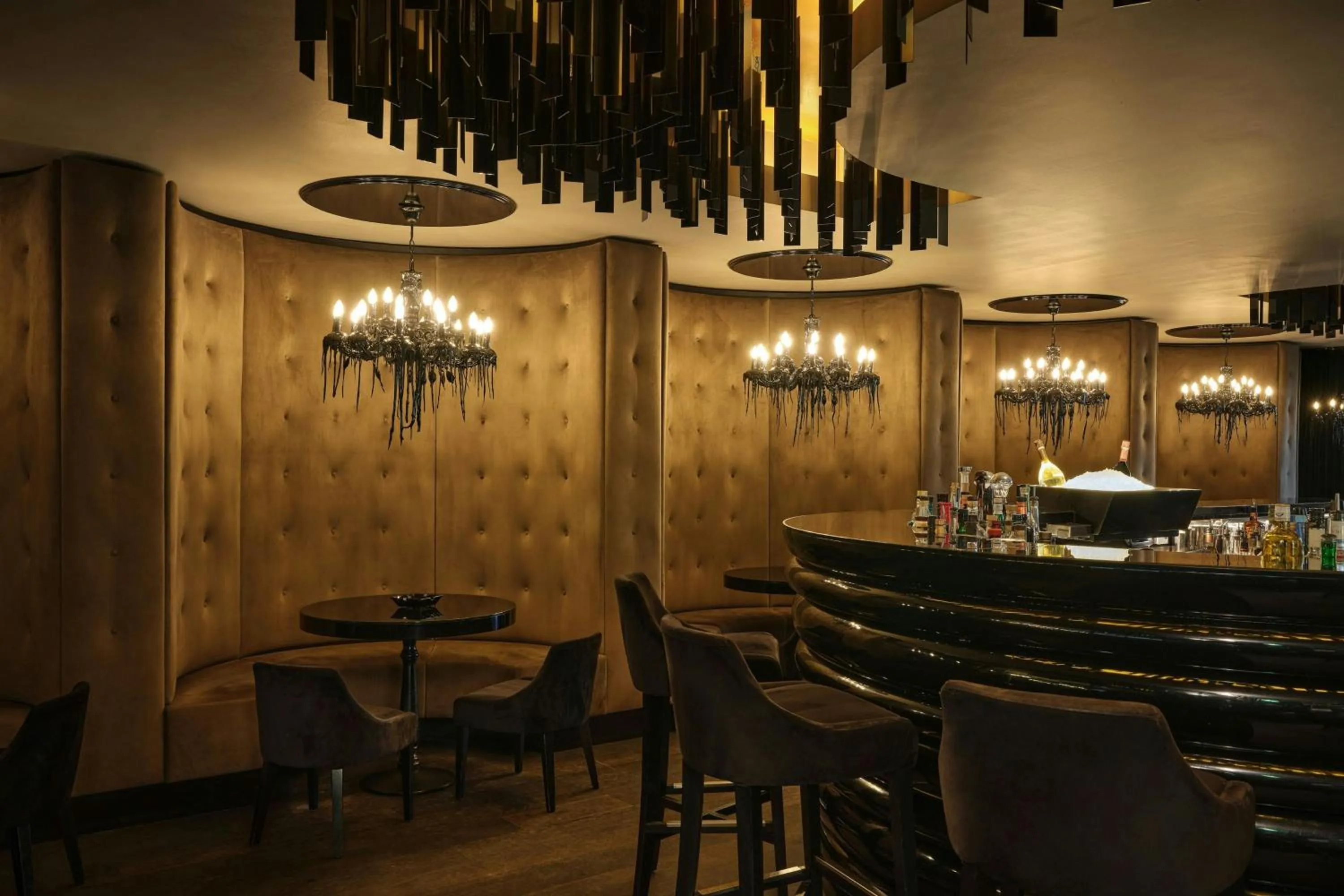 Lounge or bar in Roomers Frankfurt Central, Autograph Collection