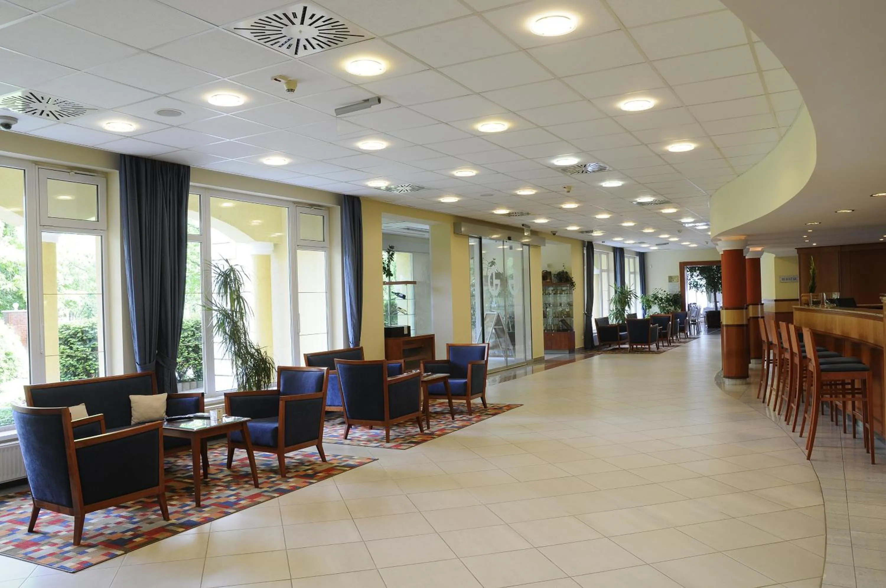 Lobby or reception in Garden Hotel Wellness és Konferencia