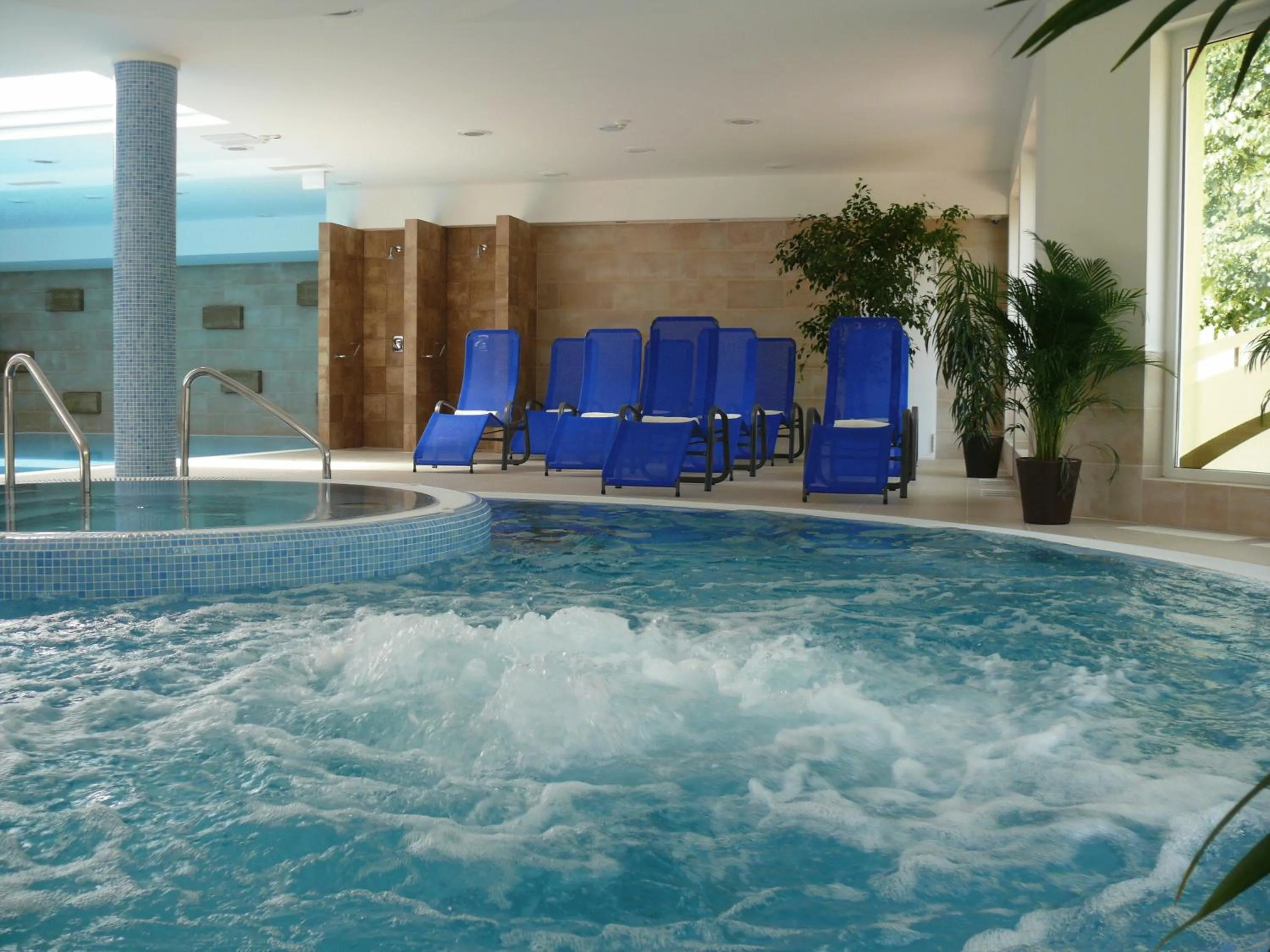 Swimming pool in Garden Hotel Wellness és Konferencia