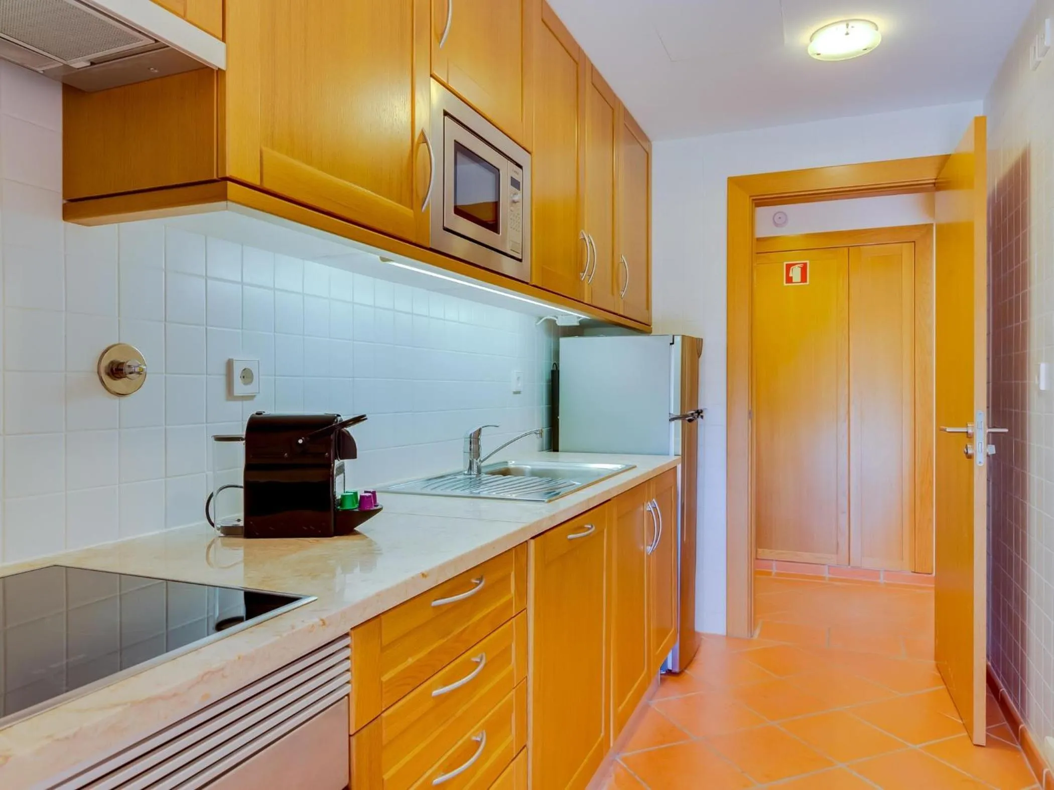 Kitchen or kitchenette in AL - Apartamento Vila Sol F5 P