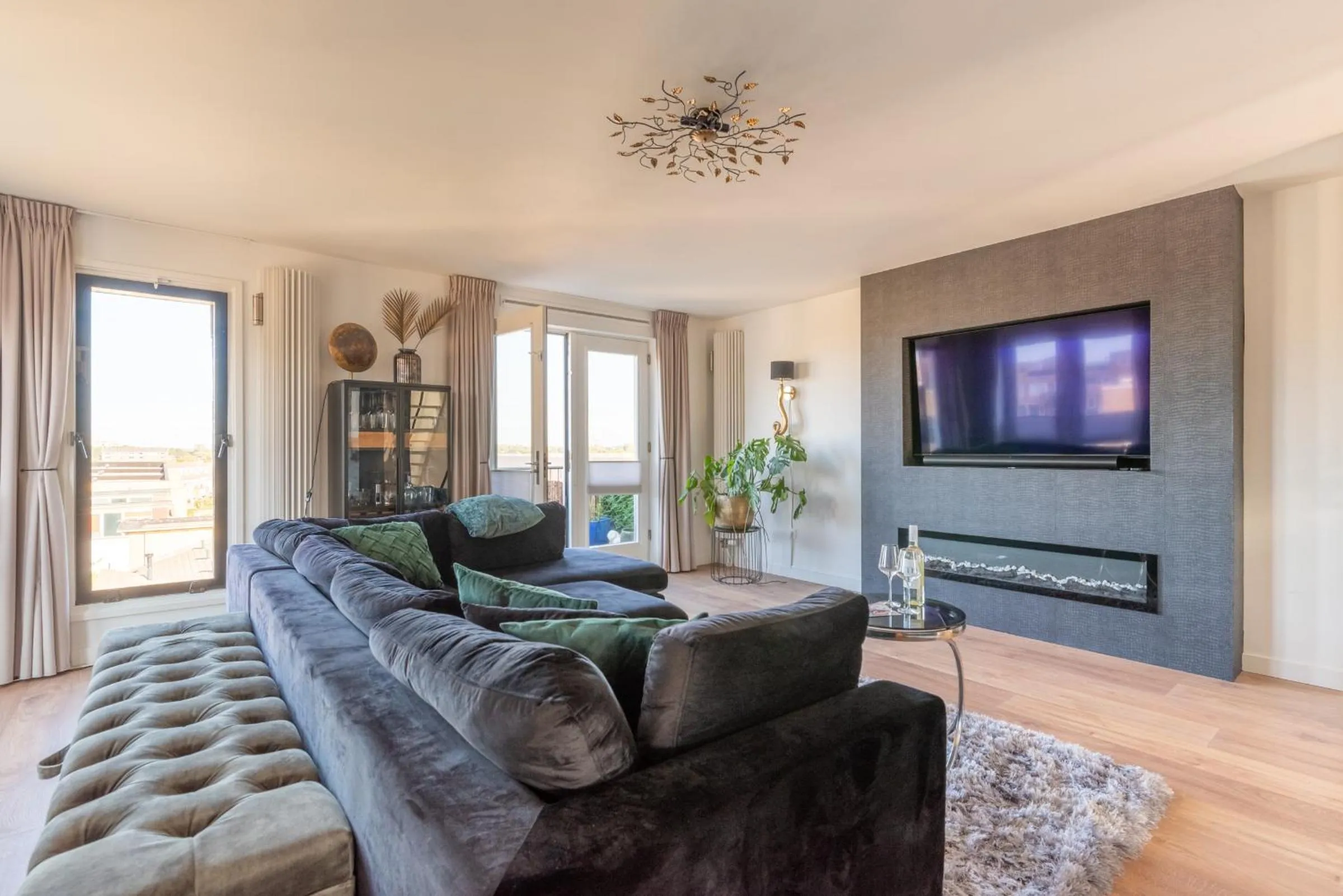 Communal lounge/ TV room in Beach Villa & Studio