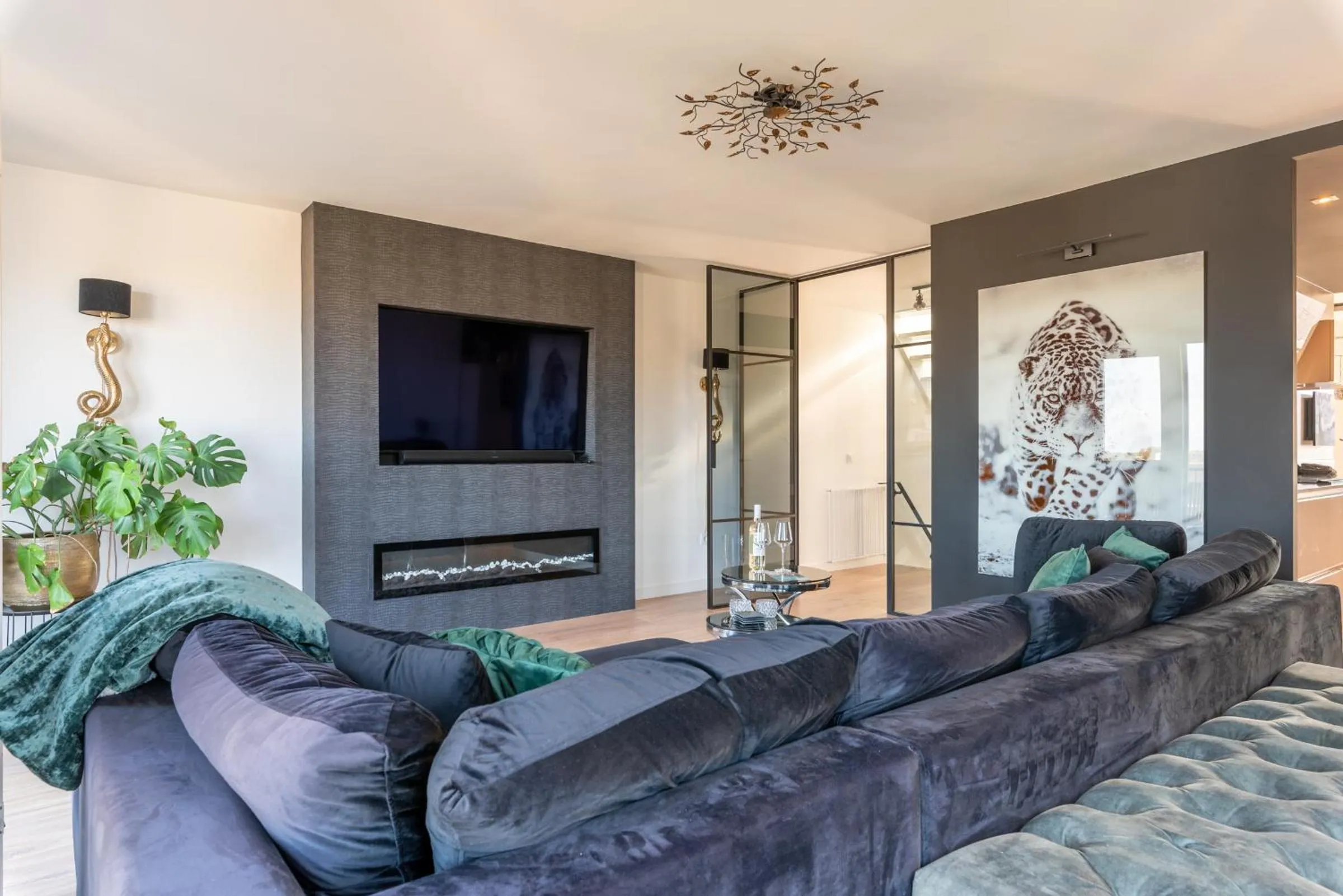 Communal lounge/ TV room in Beach Villa & Studio