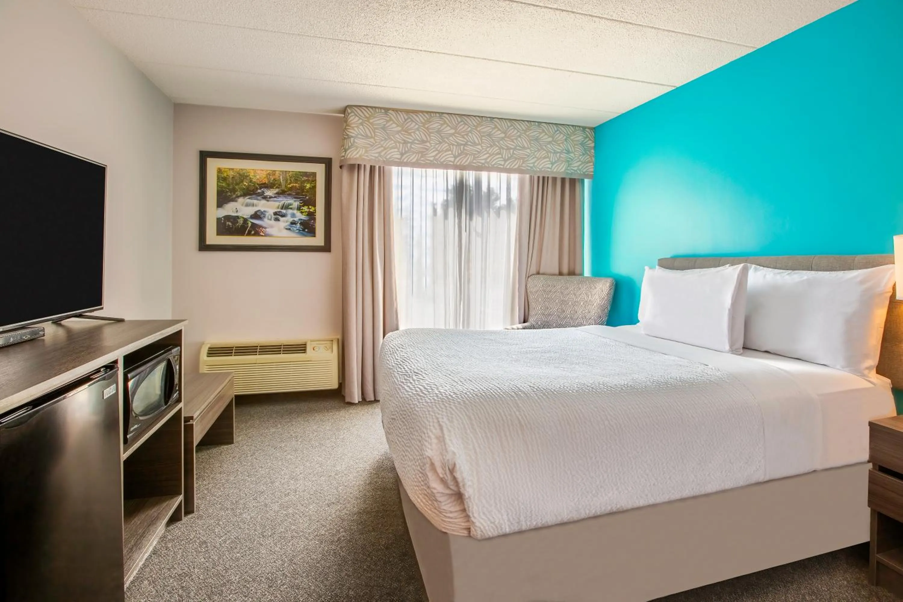 Bed in Days Inn by Wyndham Sudbury & Conference Centre