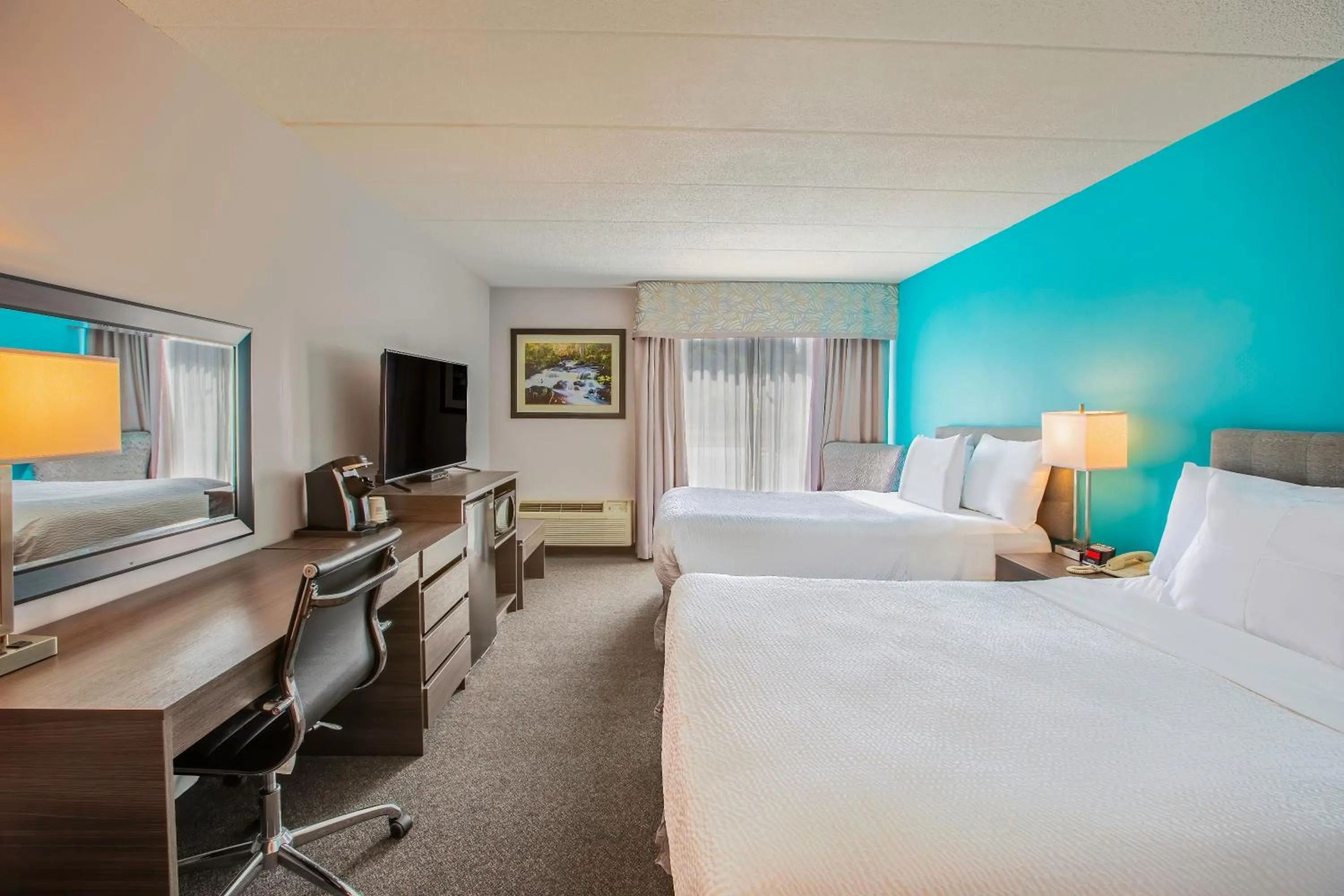 Photo of the whole room, Bed in Days Inn by Wyndham Sudbury & Conference Centre