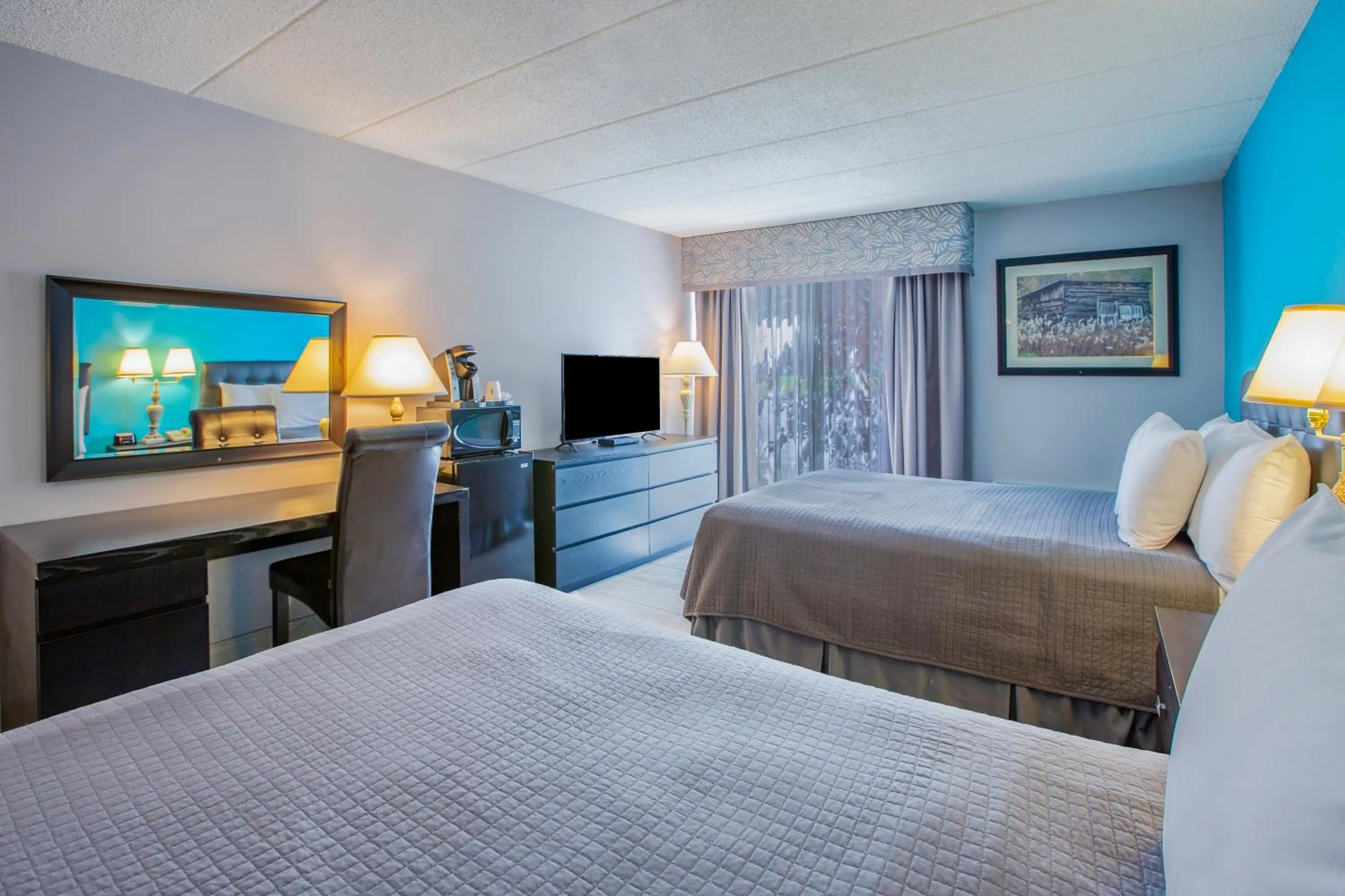 Photo of the whole room, Bed in Days Inn by Wyndham Sudbury & Conference Centre