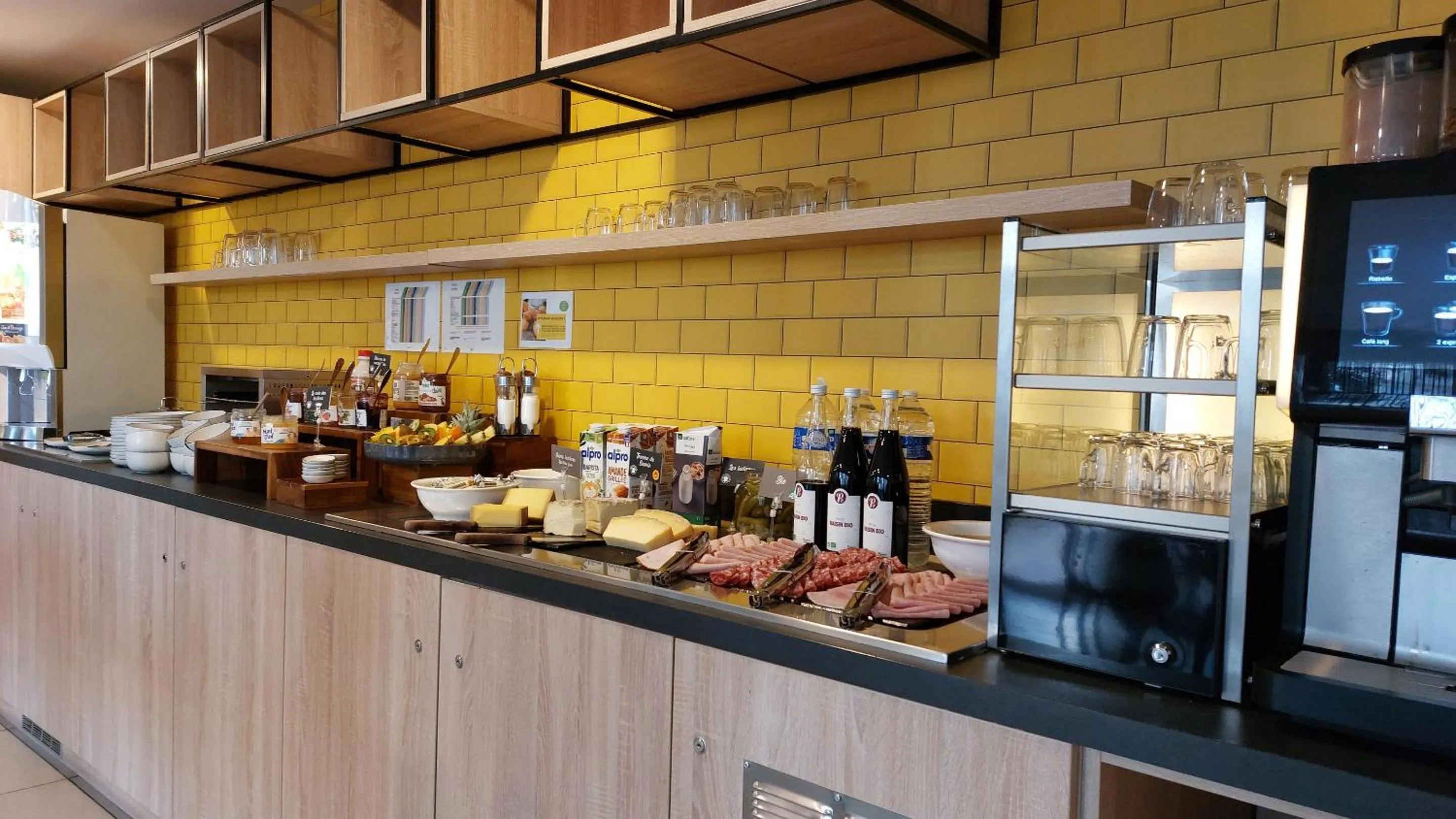 Buffet breakfast in Appart Hotel Odalys City Toulouse Centre Compans Caffarelli