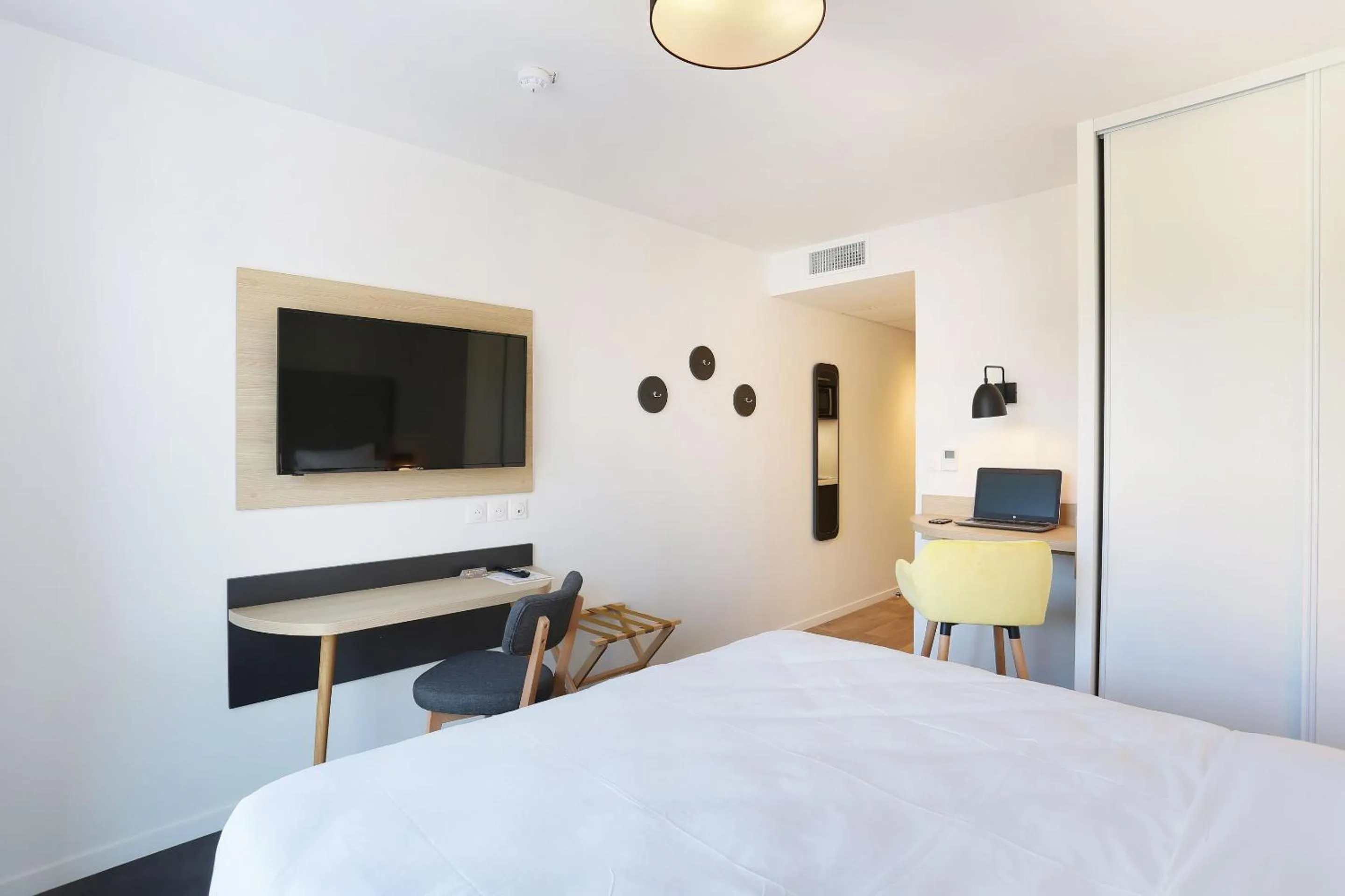 Photo of the whole room, Bed in Appart Hotel Odalys City Toulouse Centre Compans Caffarelli