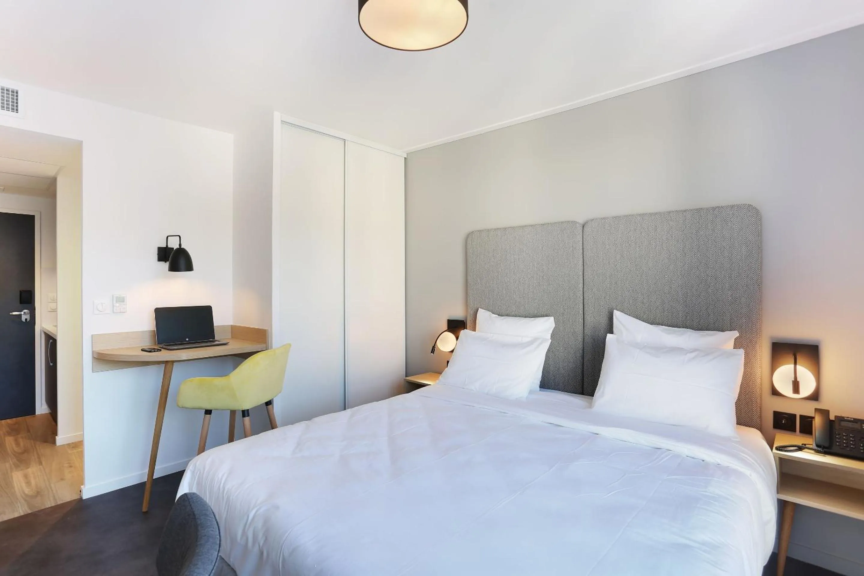 Photo of the whole room, Bed in Appart Hotel Odalys City Toulouse Centre Compans Caffarelli