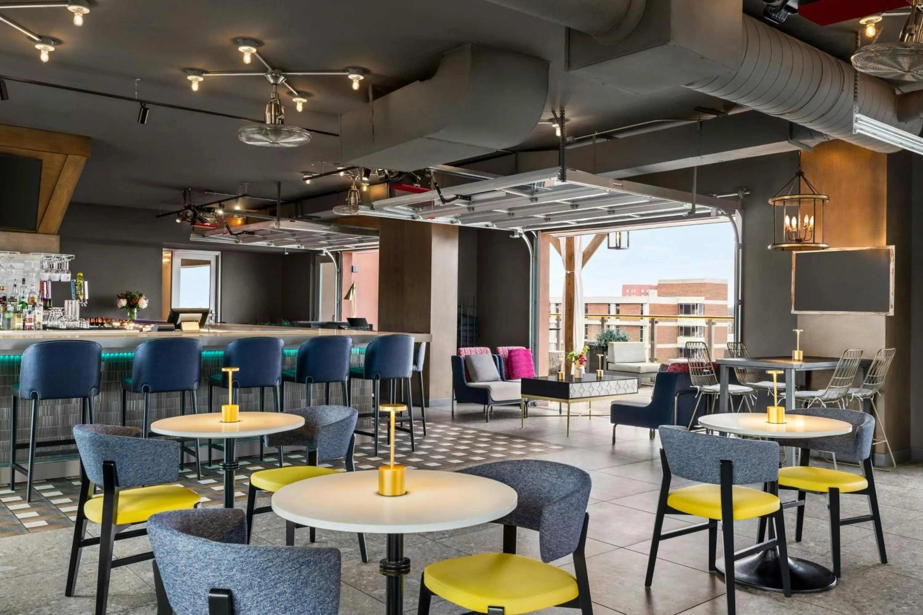 Restaurant/places to eat in Aloft Wilmington at Coastline Center