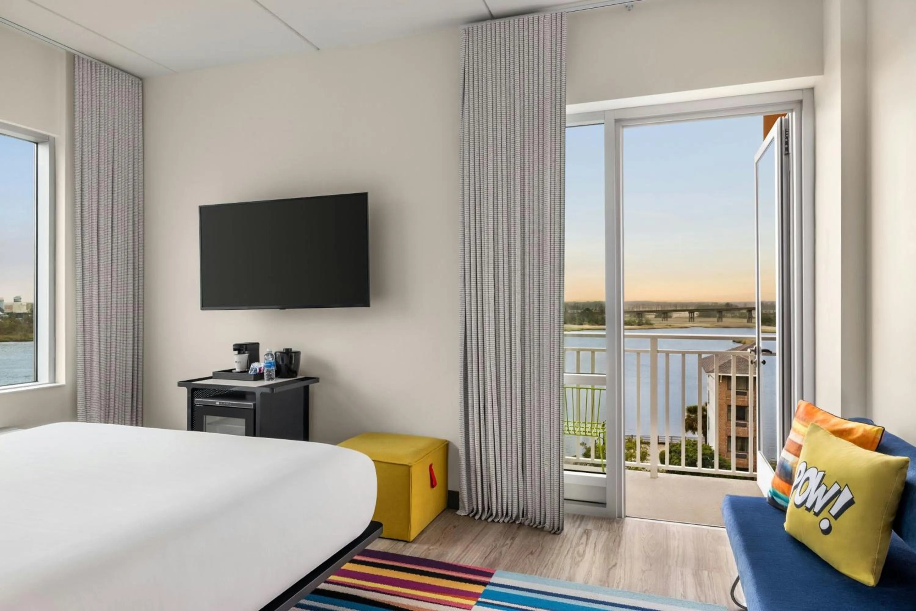 Photo of the whole room, Bed in Aloft Wilmington at Coastline Center