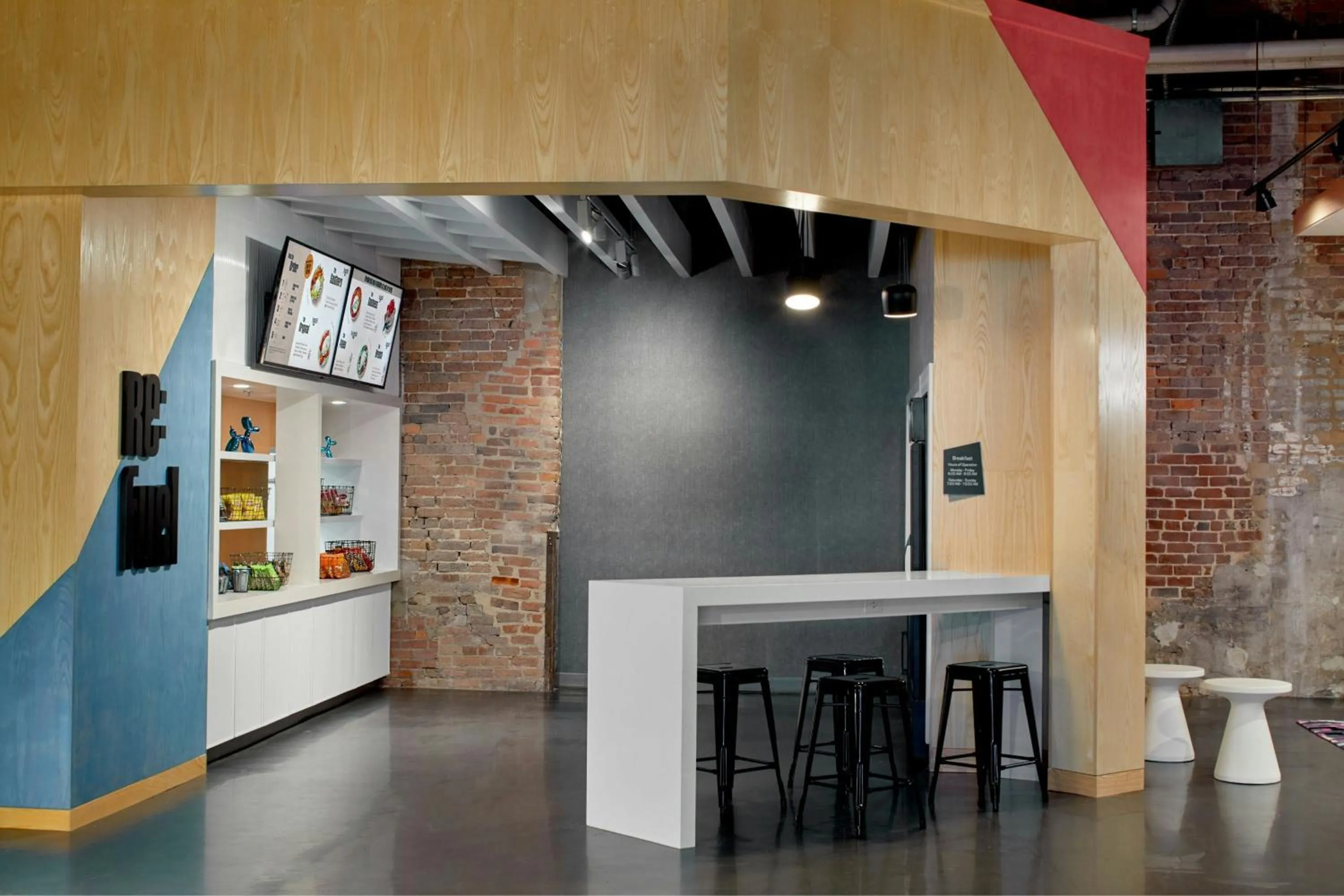 Lounge or bar in Aloft Wilmington at Coastline Center