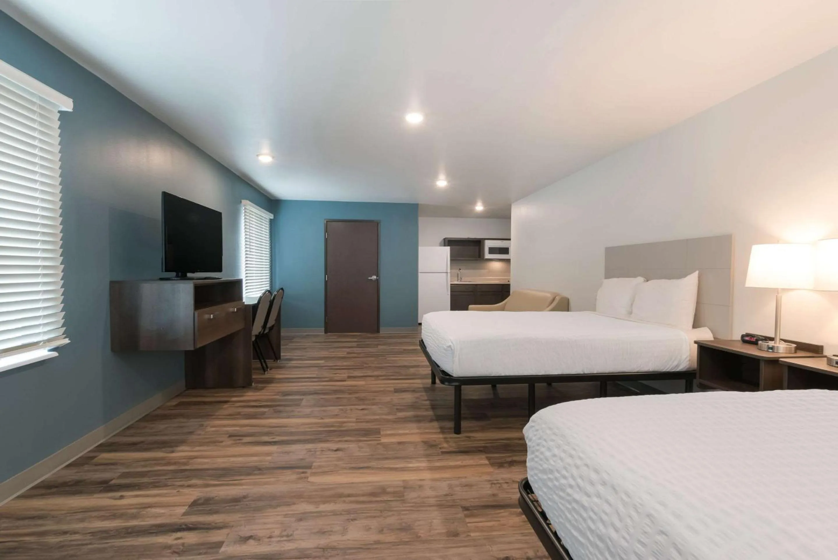Bedroom, Bed in WoodSpring Suites Philadelphia Northeast