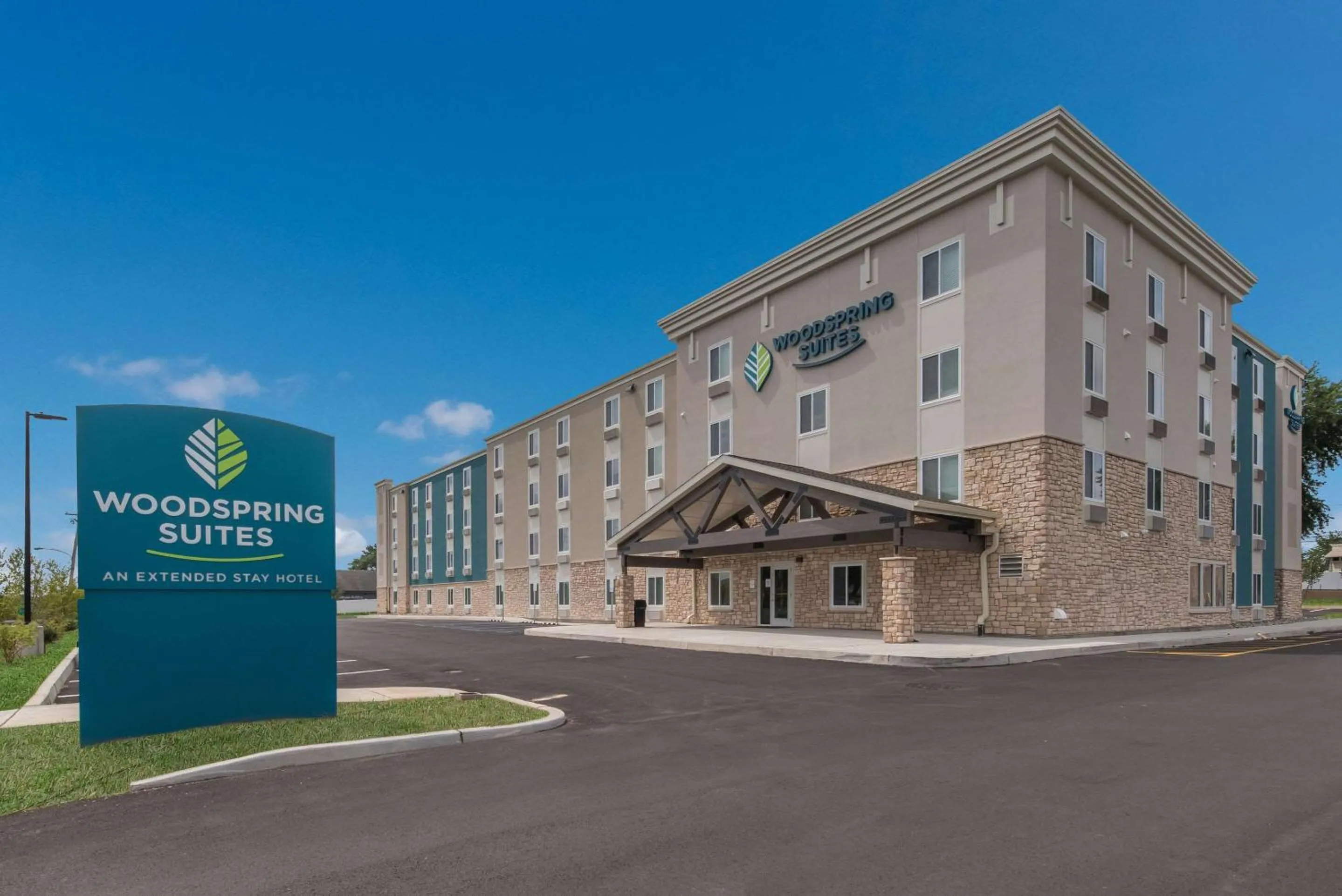Property building in WoodSpring Suites Philadelphia Northeast