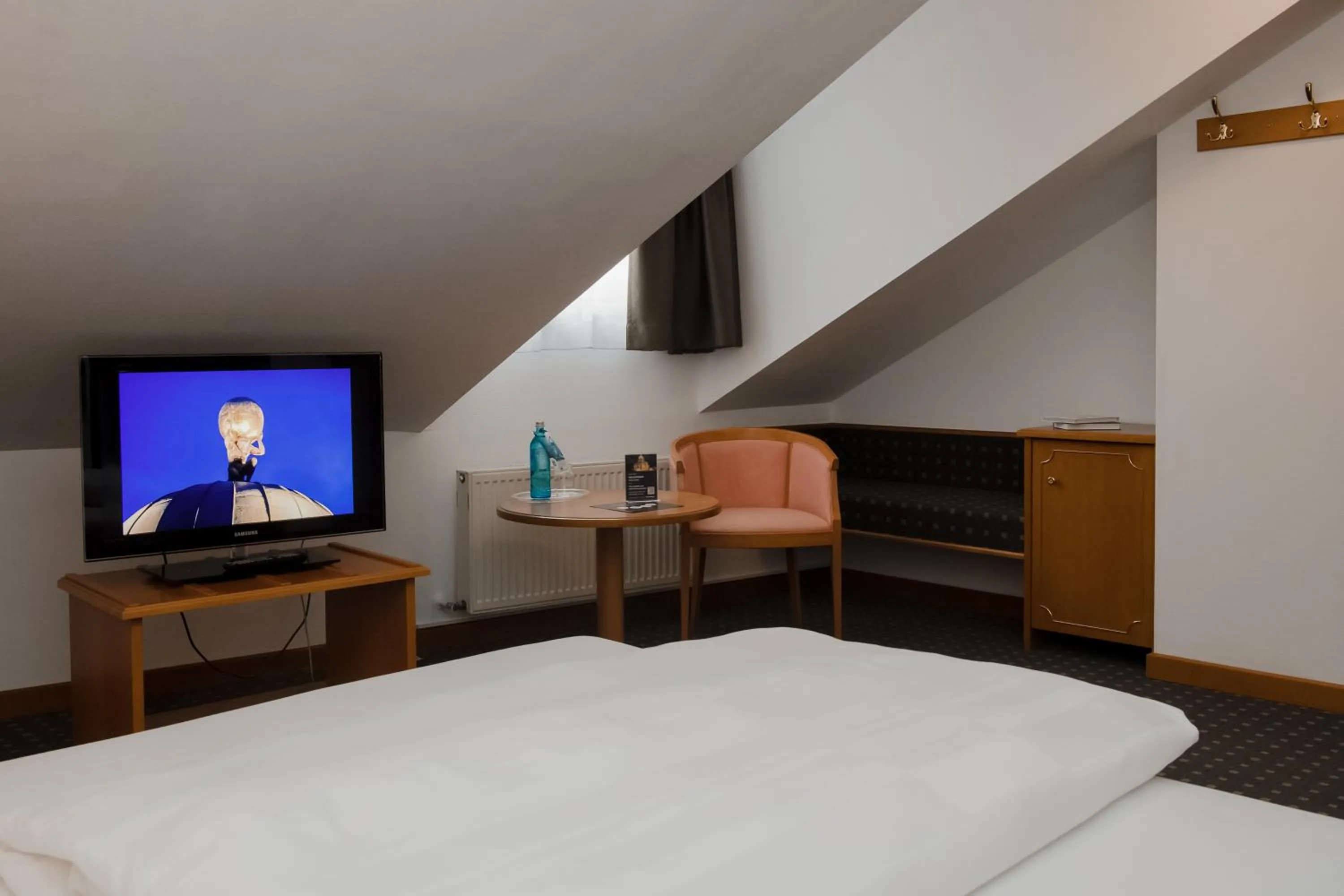 TV and multimedia, Bed in Hotel Alekto