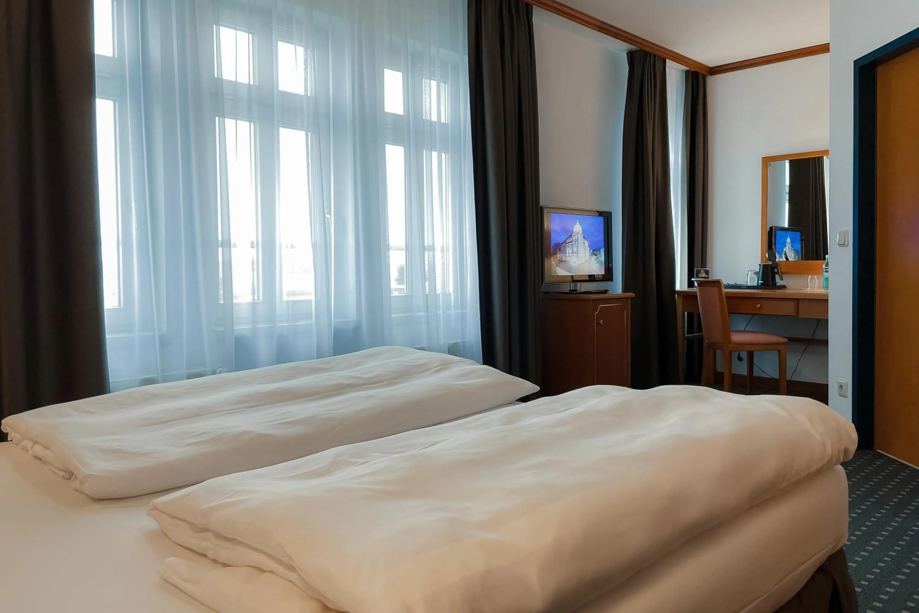 TV and multimedia, Bed in Hotel Alekto