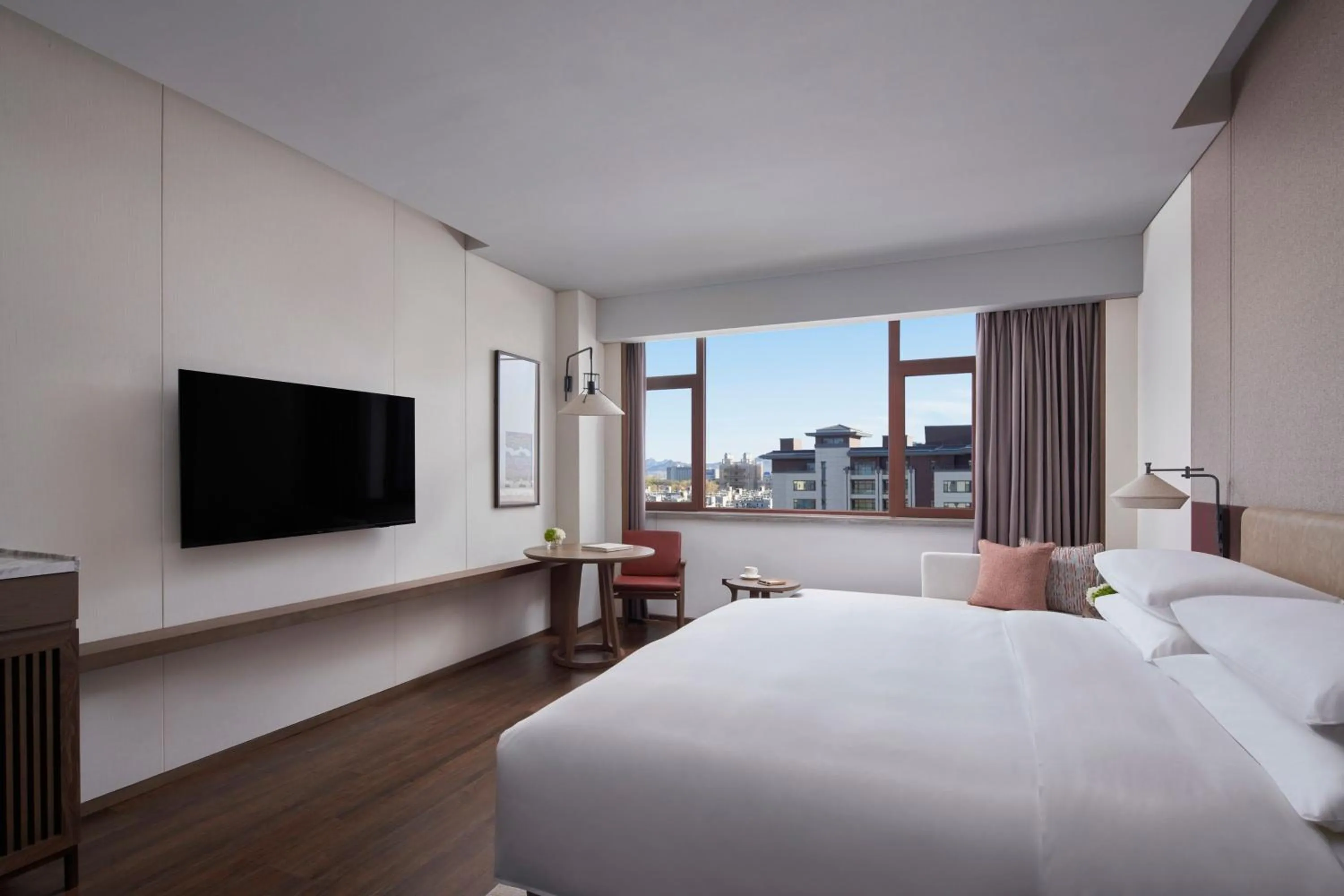 Photo of the whole room, Bed in Beijing Marriott Hotel Yanqing