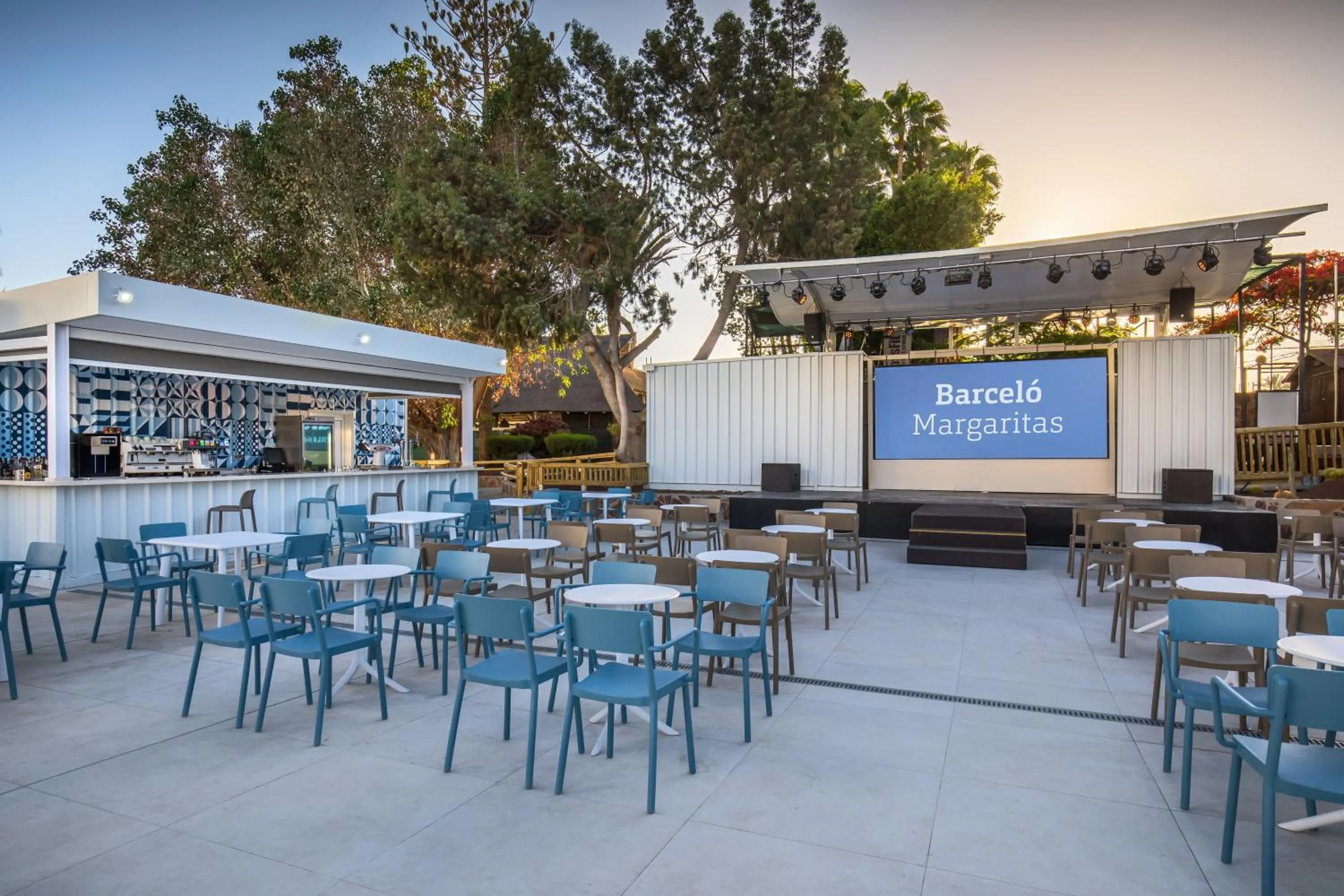 Entertainment in Barceló Margaritas Royal Level Adults Only