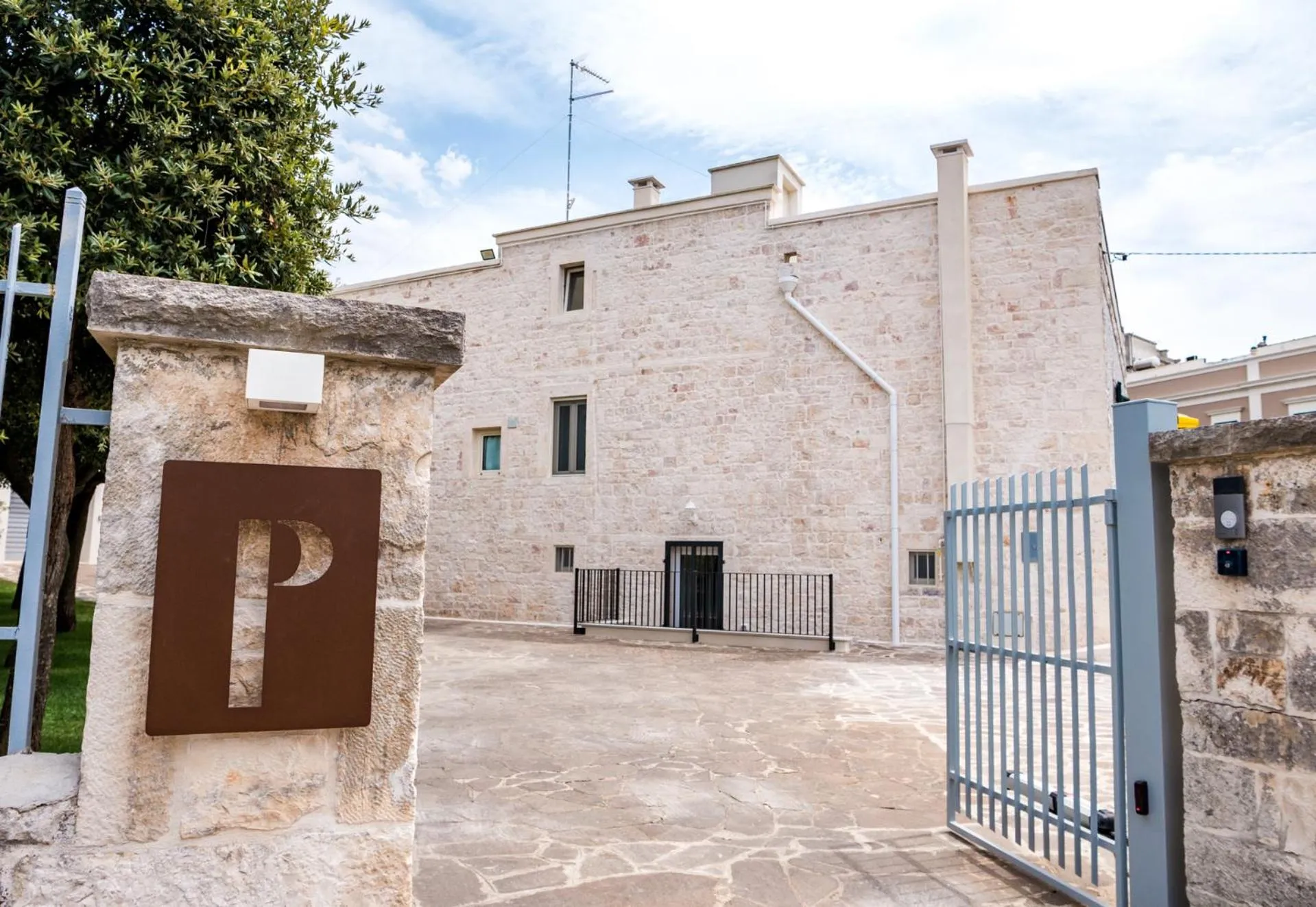 Property building in Villa Aurelia Suites and Apartments