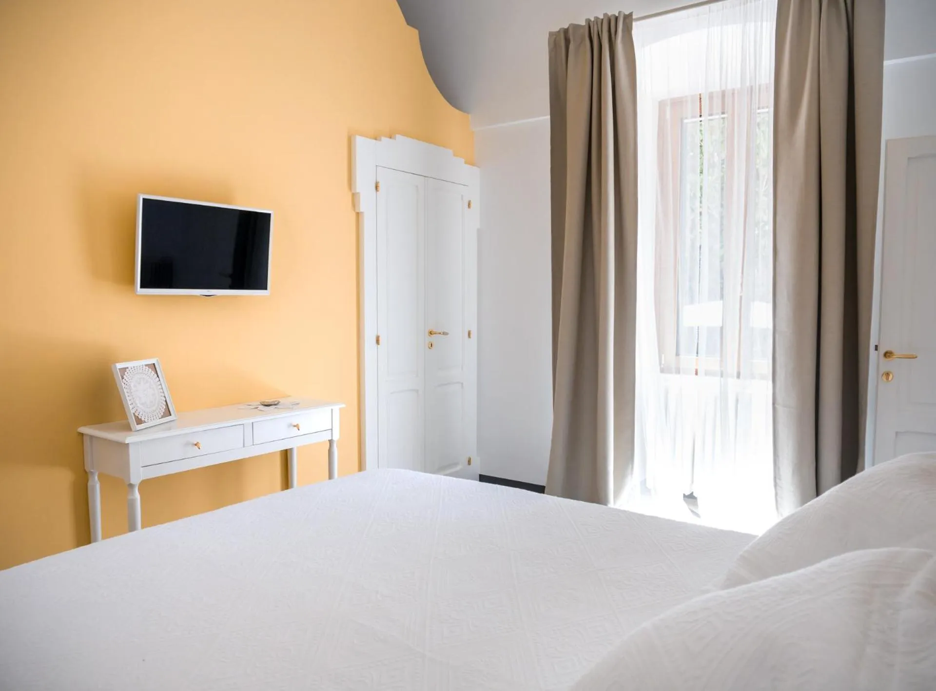 View (from property/room), Bed in Villa Aurelia Suites and Apartments